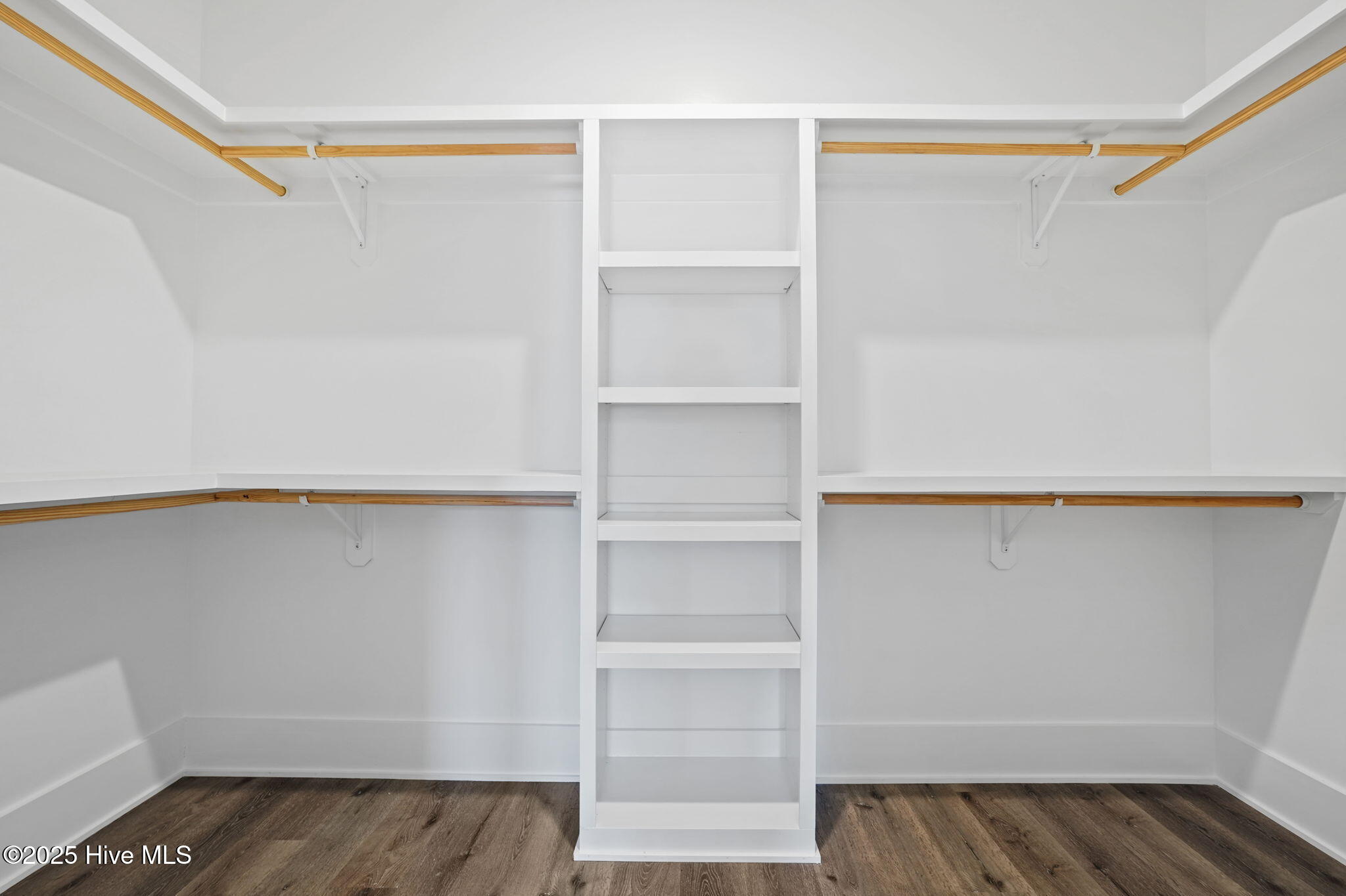 100535122 | Photo 12