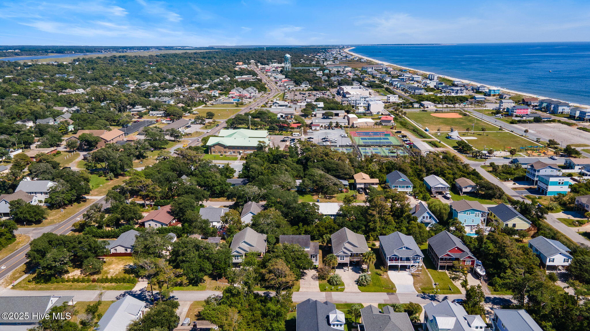 106 SE 44th Street, Oak Island, NC, 28465