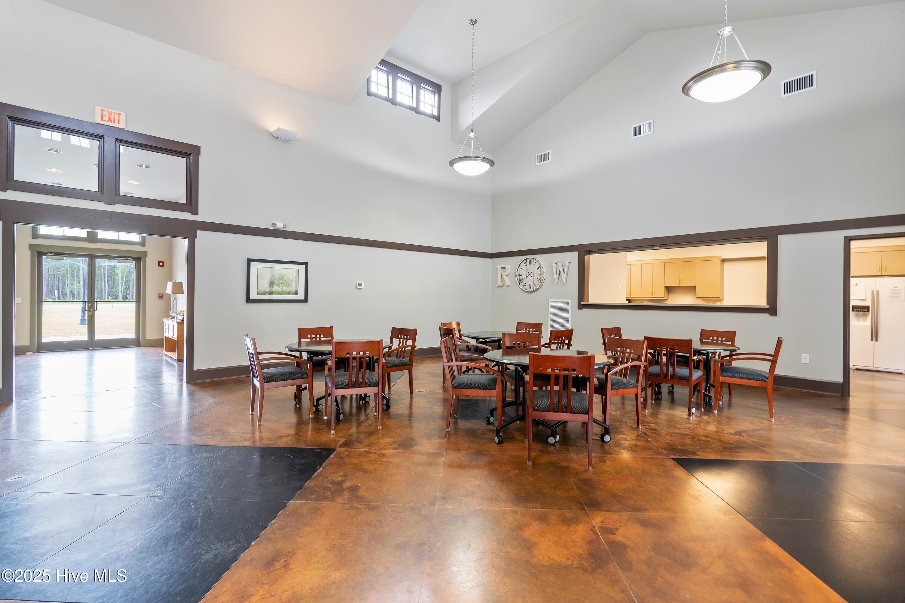 100522432 | Photo 76