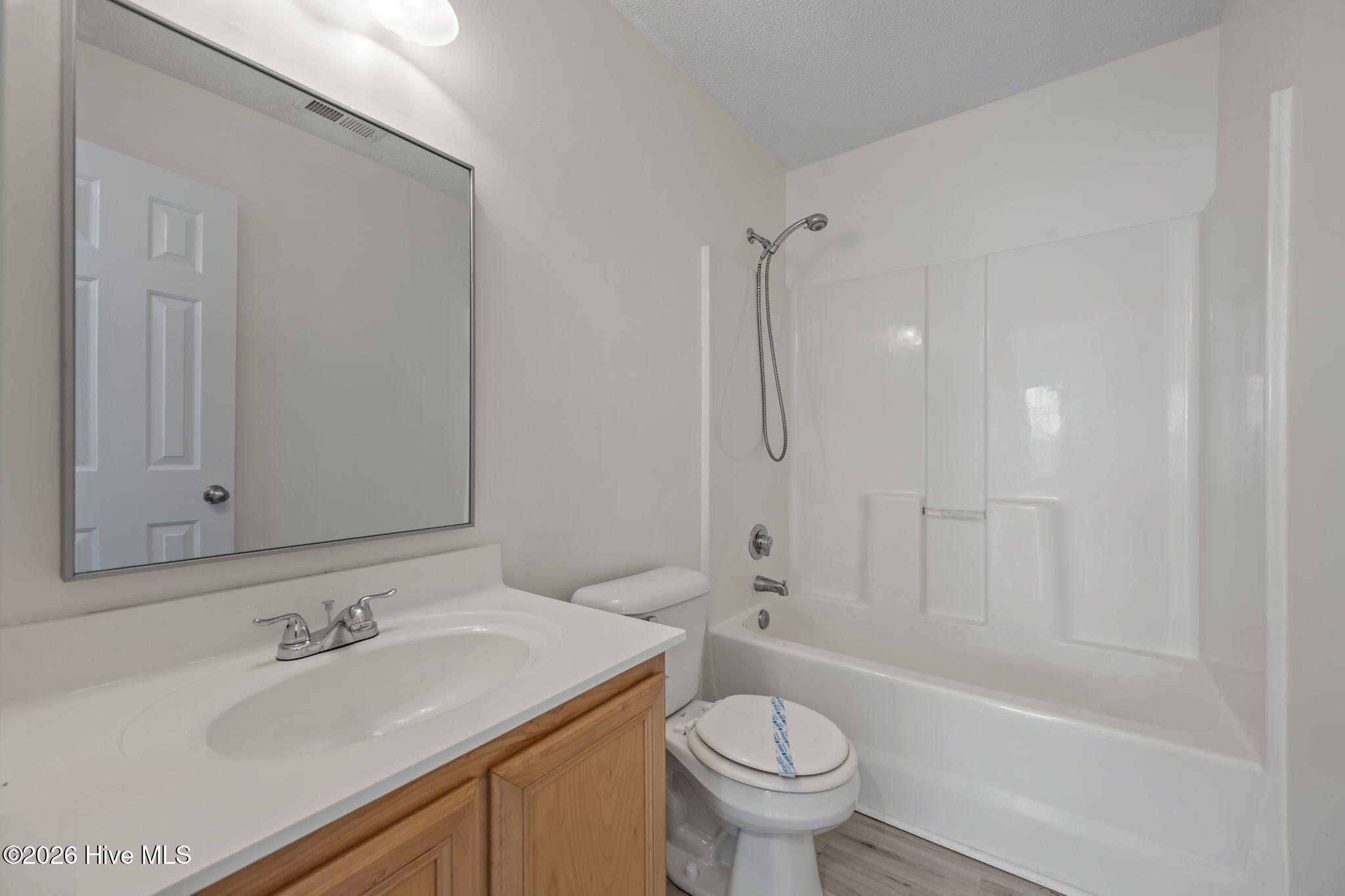 100562645 | Photo 15