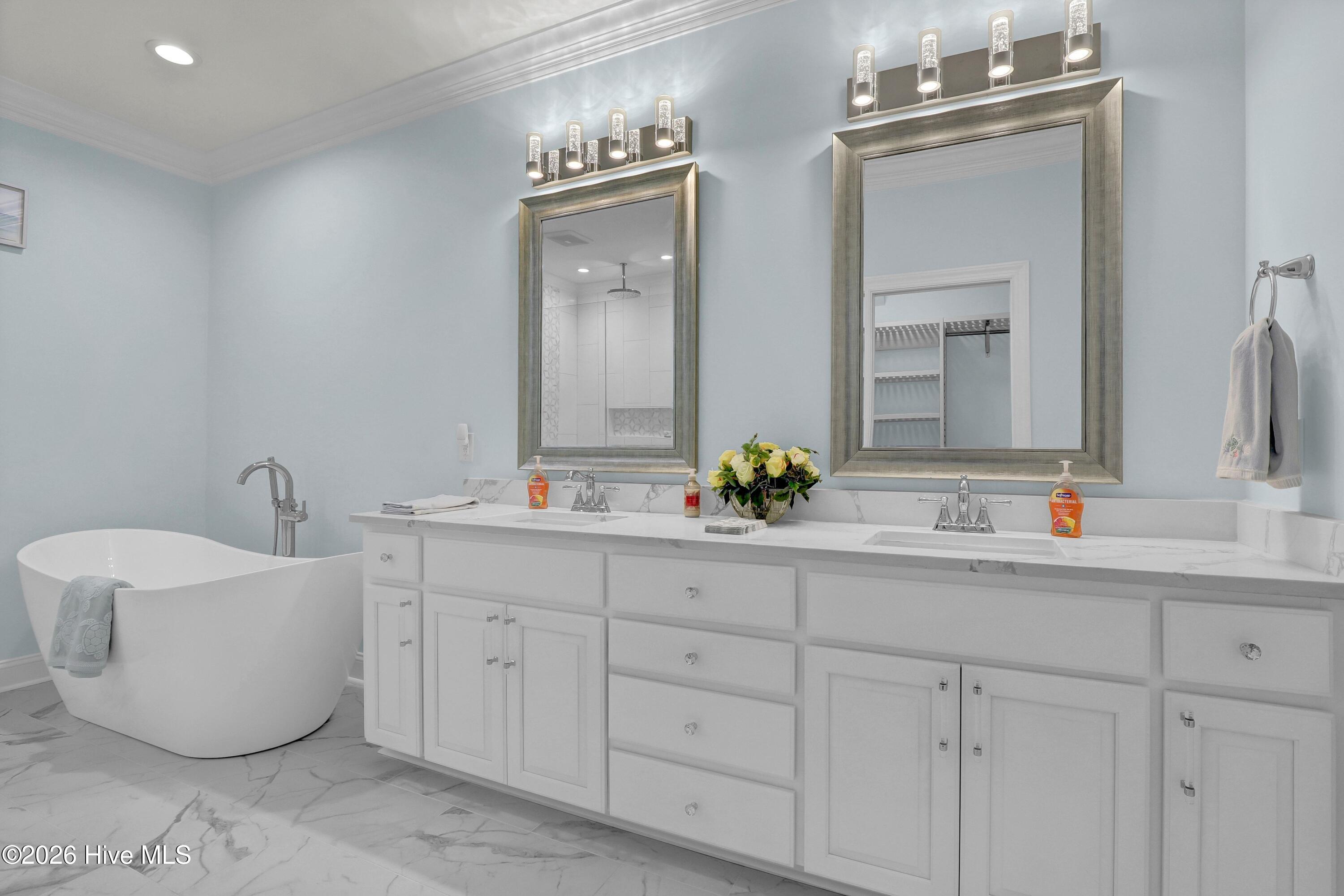 100567806 | Photo 31