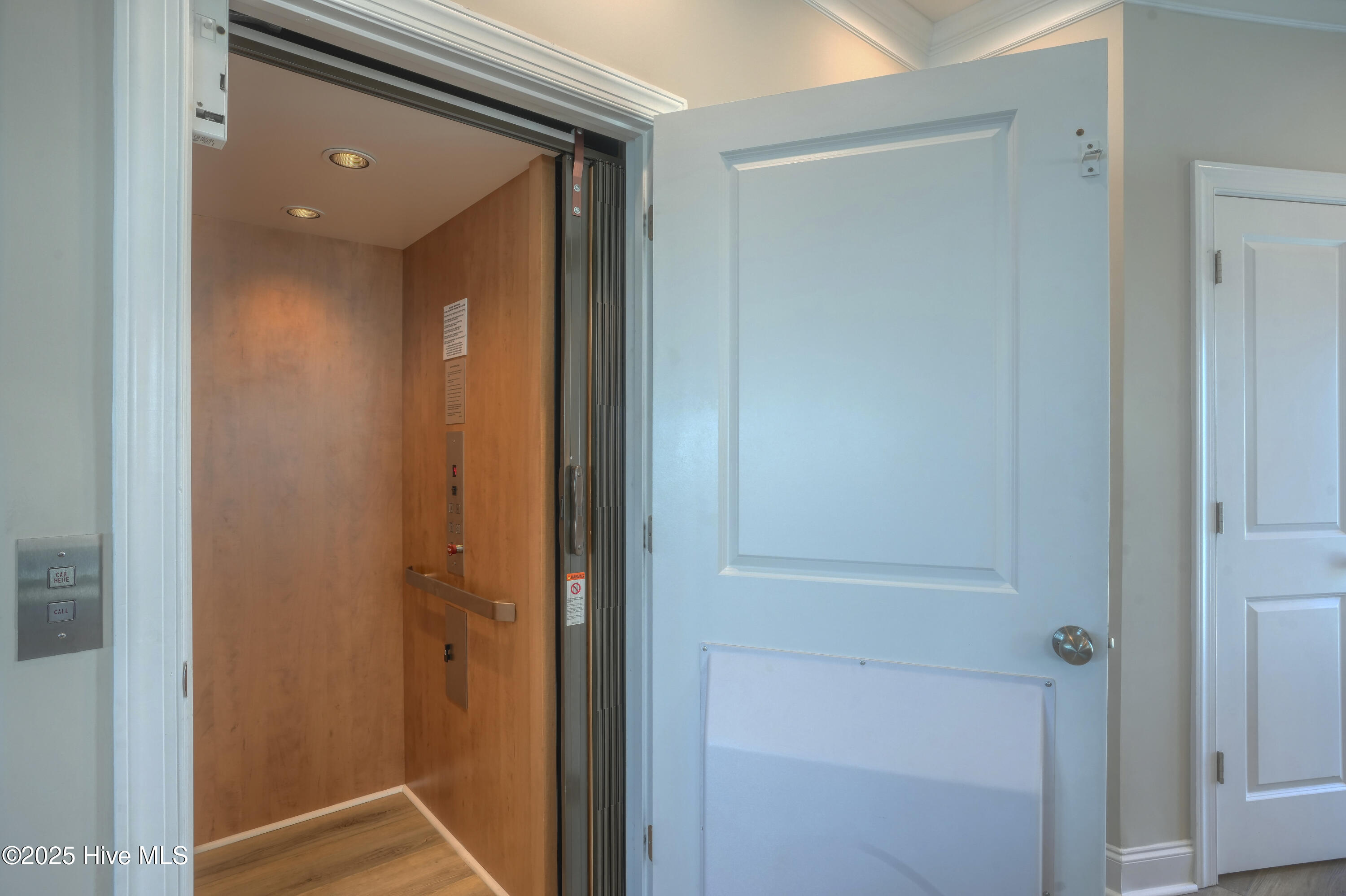 100510415 | Photo 49