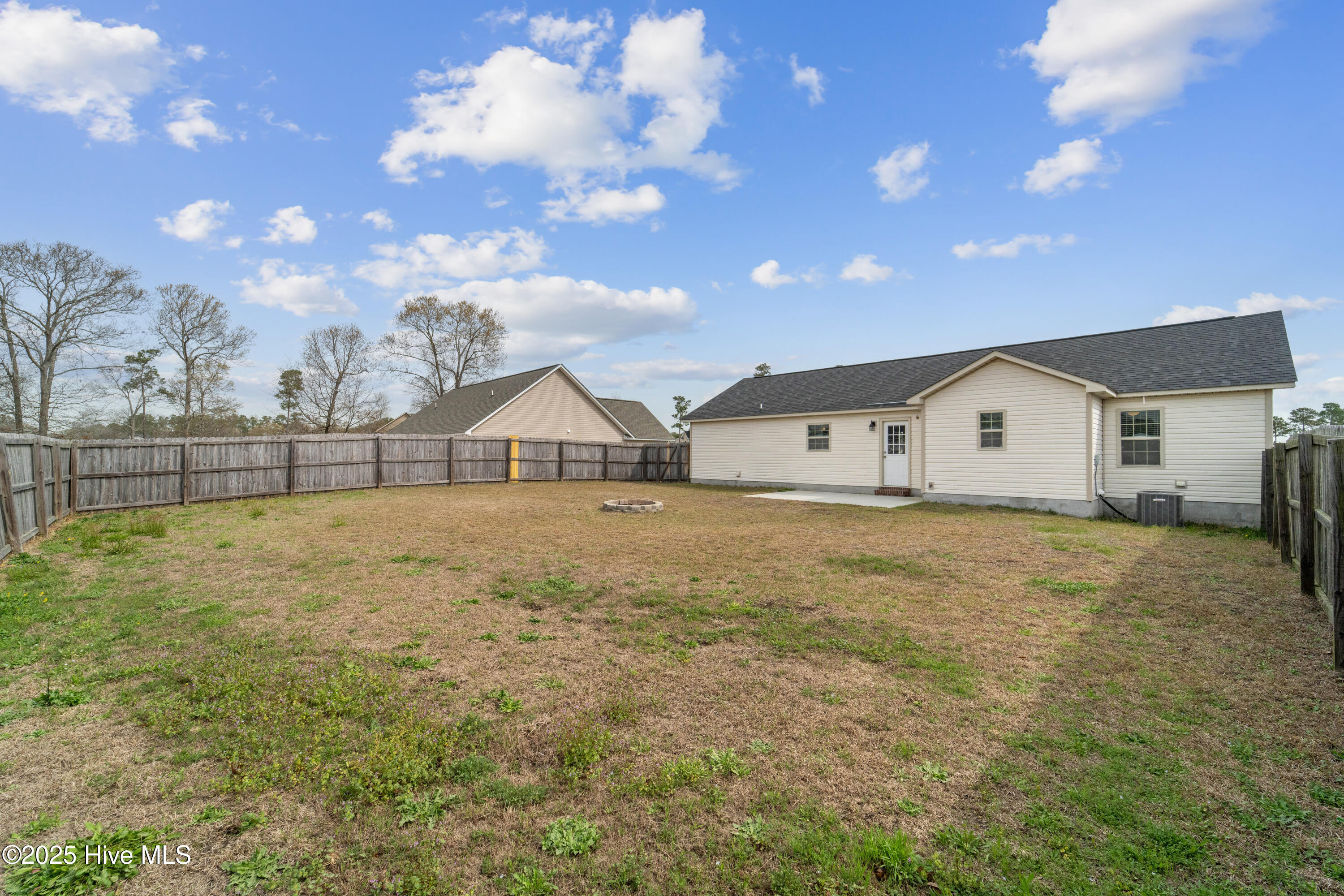 100562763 | Photo 15