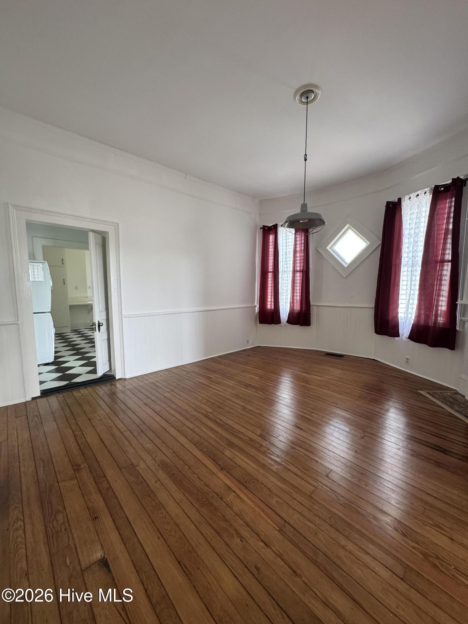 100564454 | Photo 13