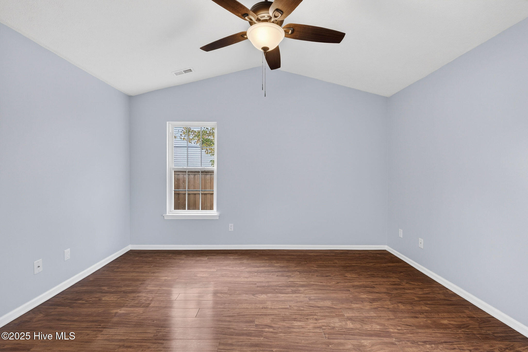 100543965 | Photo 36