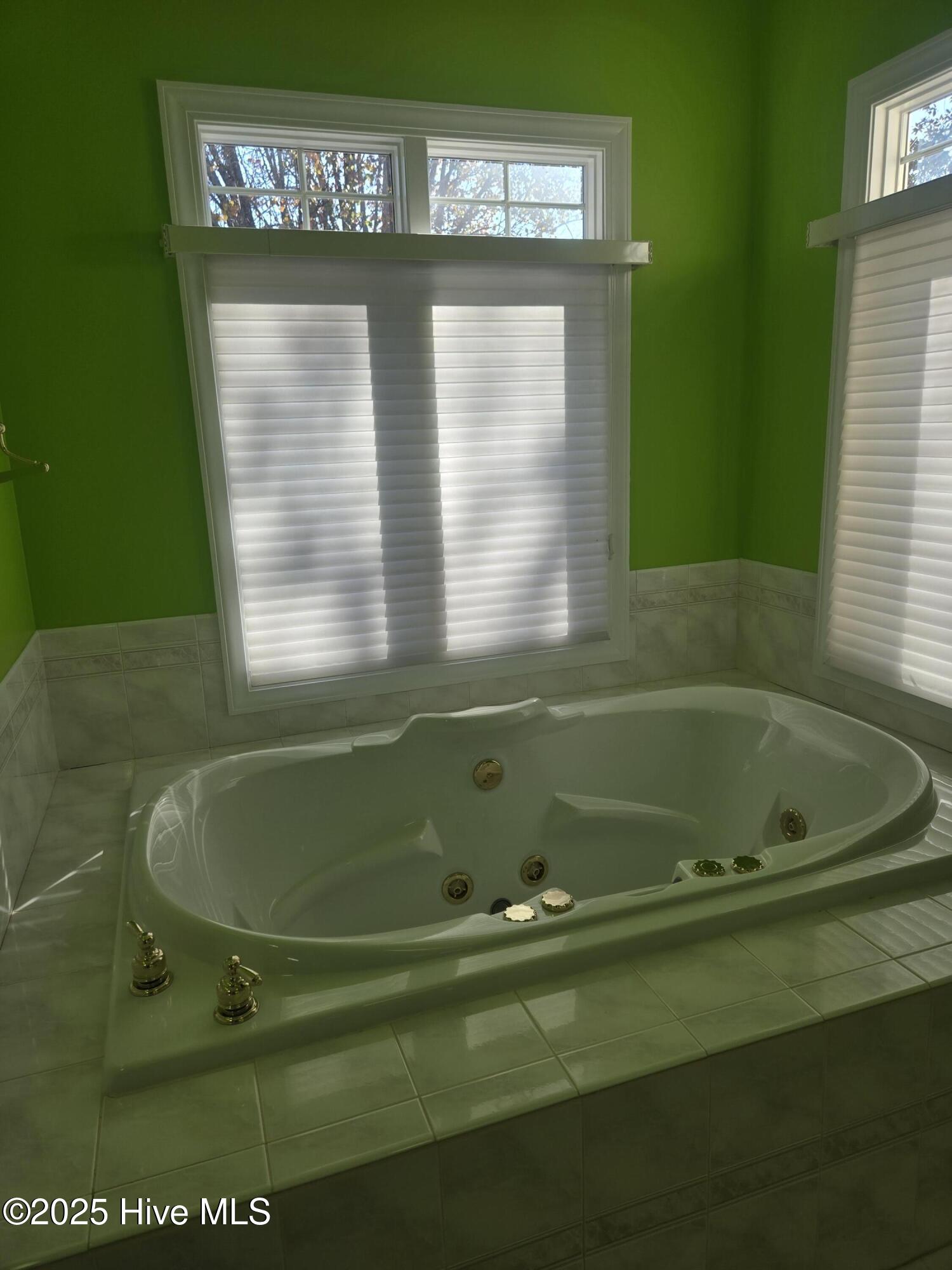 100545211 | Photo 35