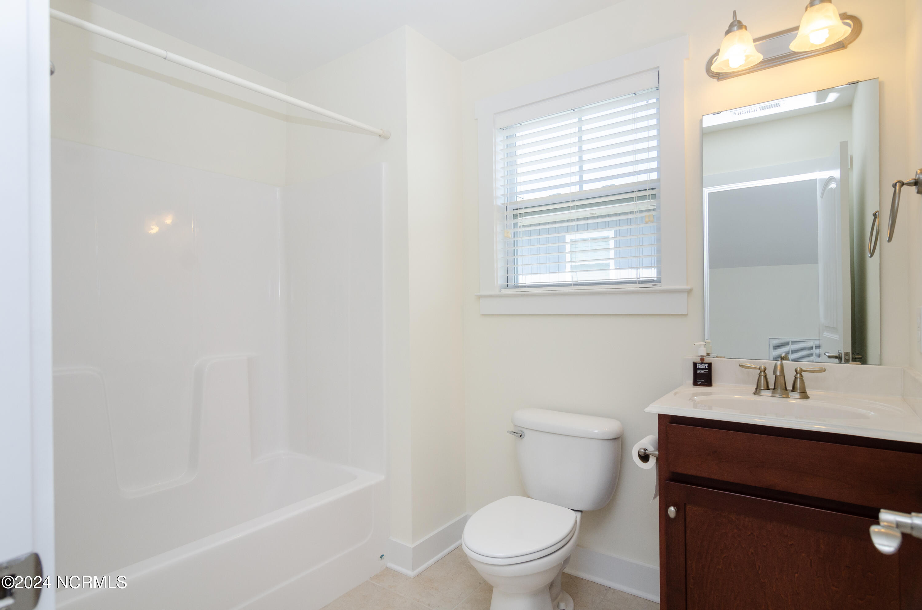 100470956 | Photo 18