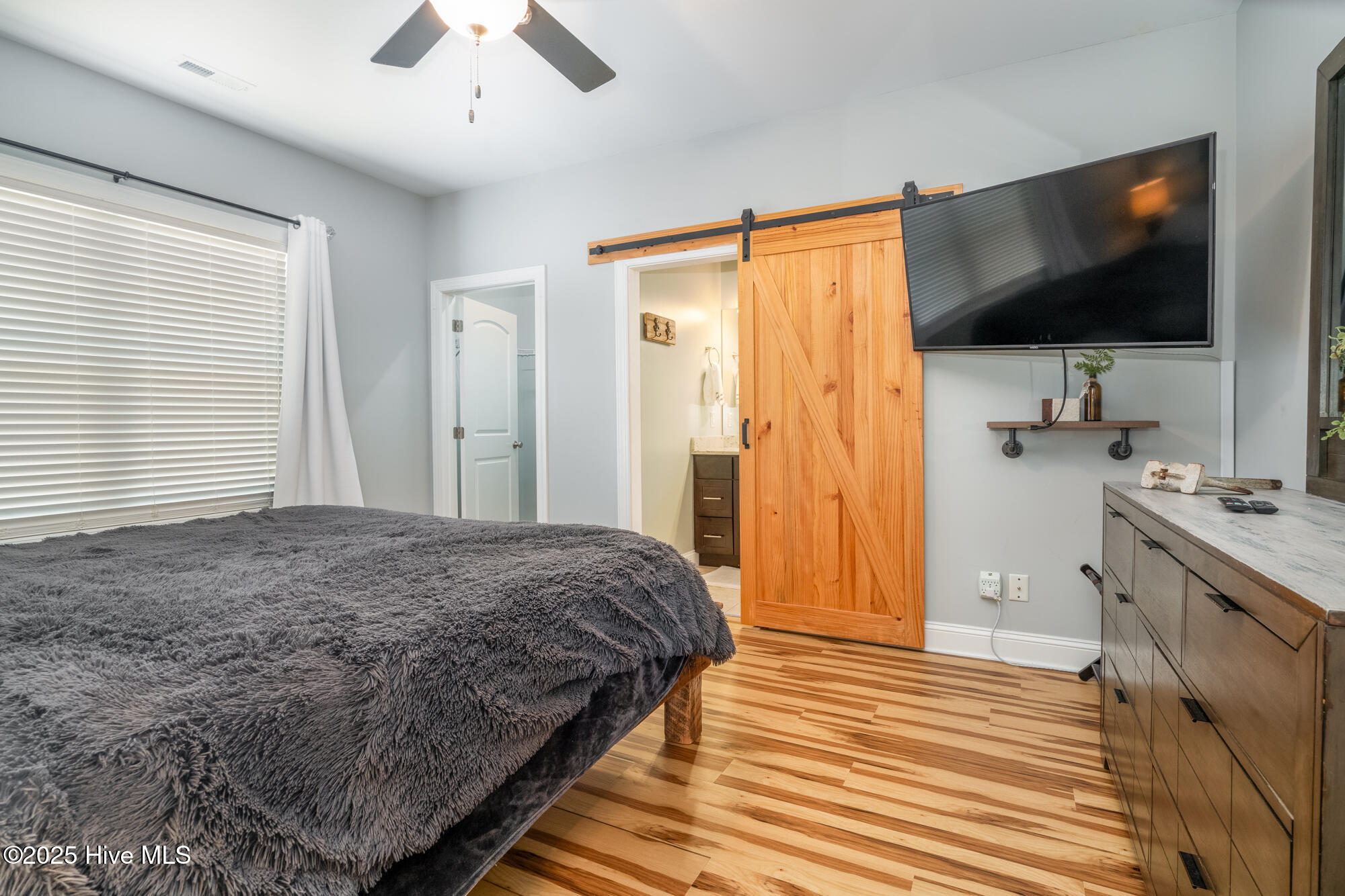 100527640 | Photo 14