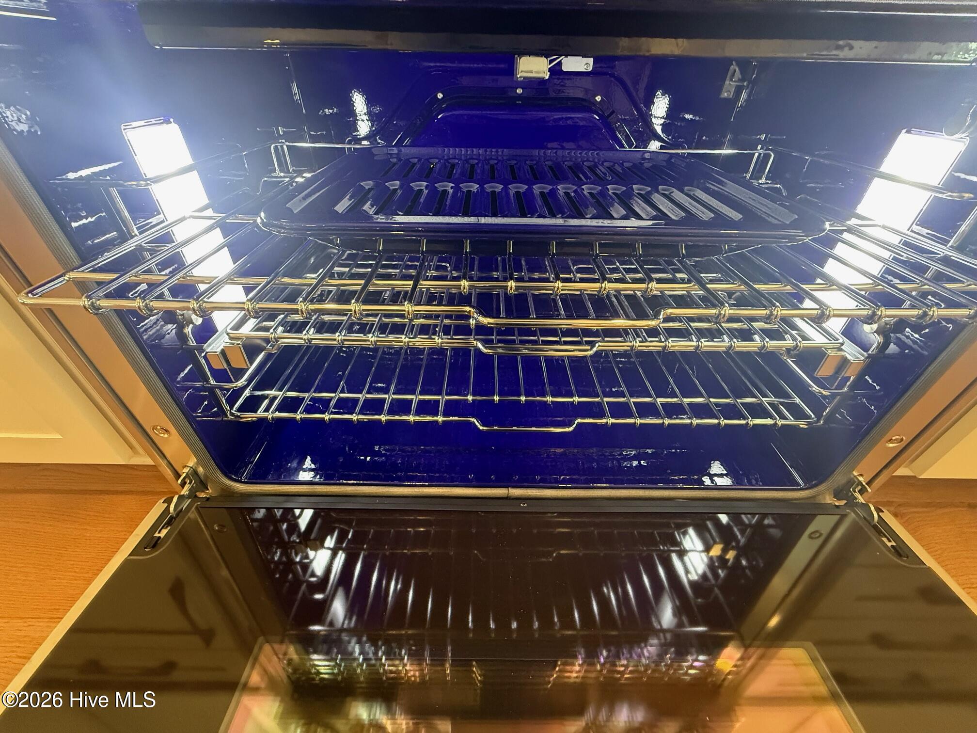 100522656 | Photo 12