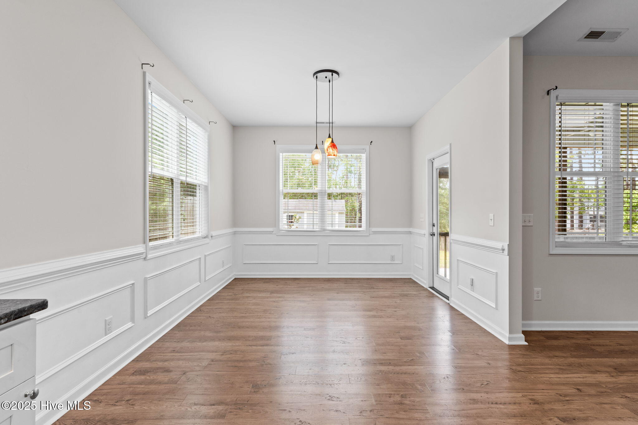 100501996 | Photo 10