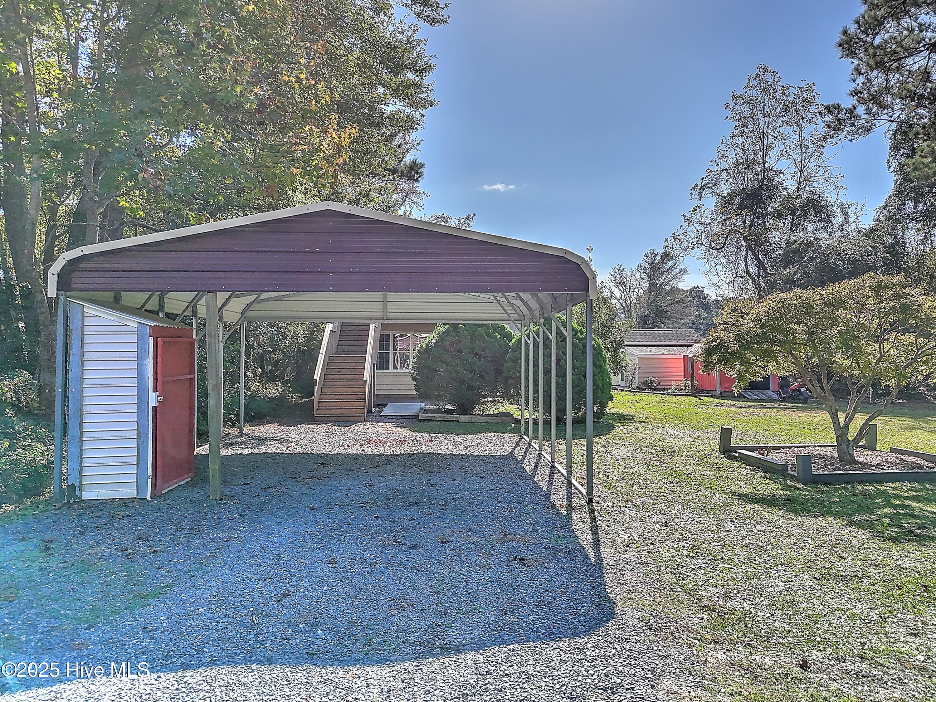 100518608 | Photo 10