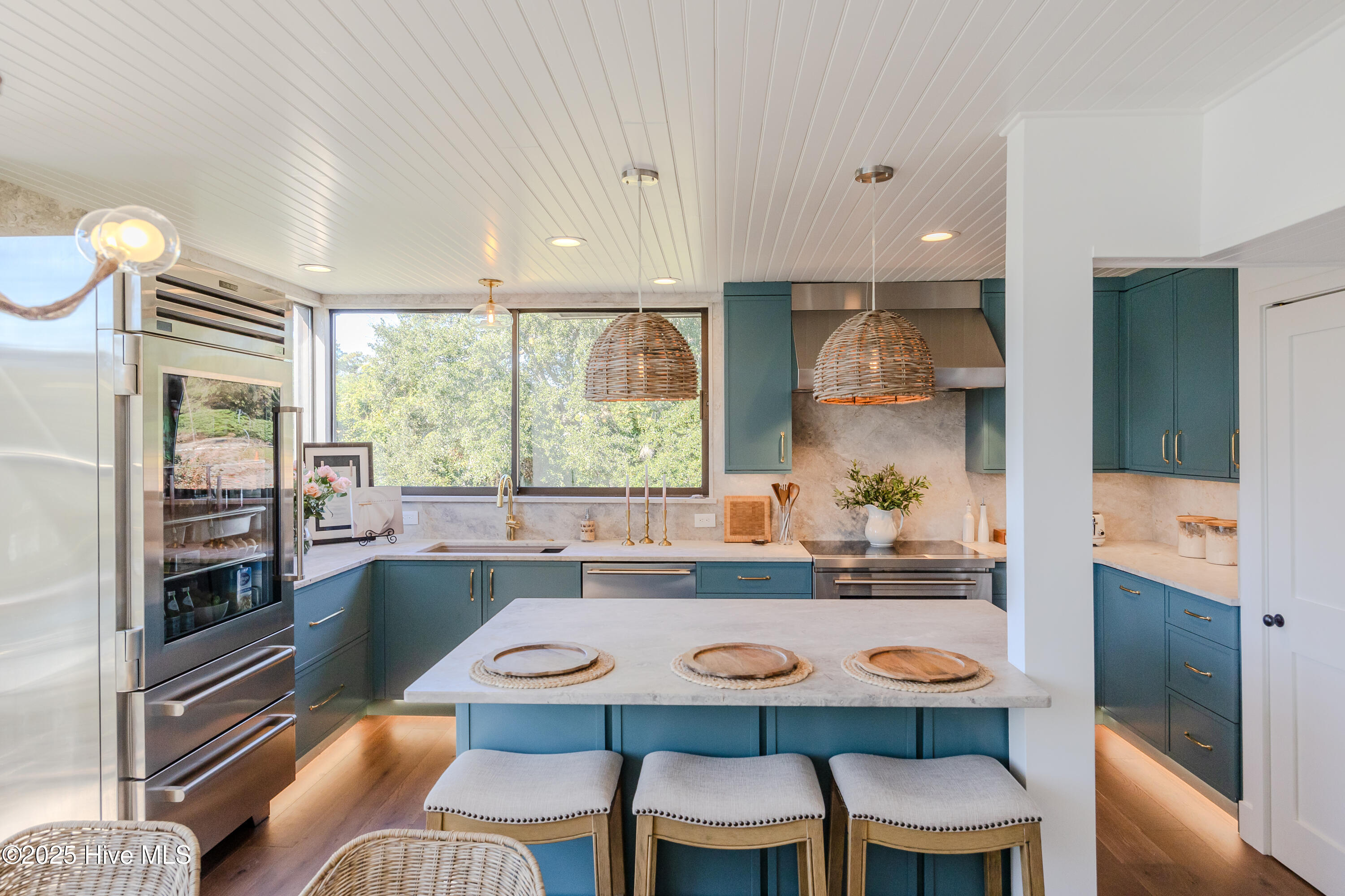 100518193 | Photo 17