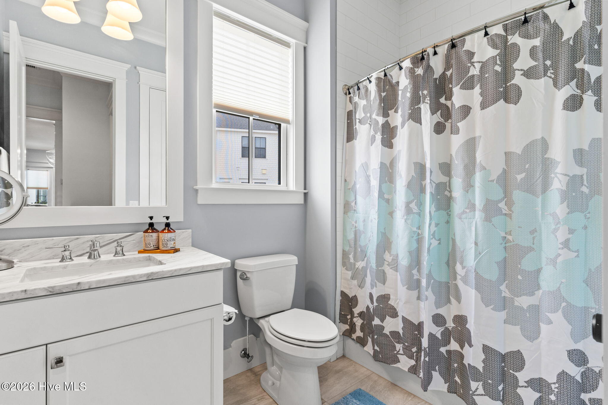 100569048 | Photo 33