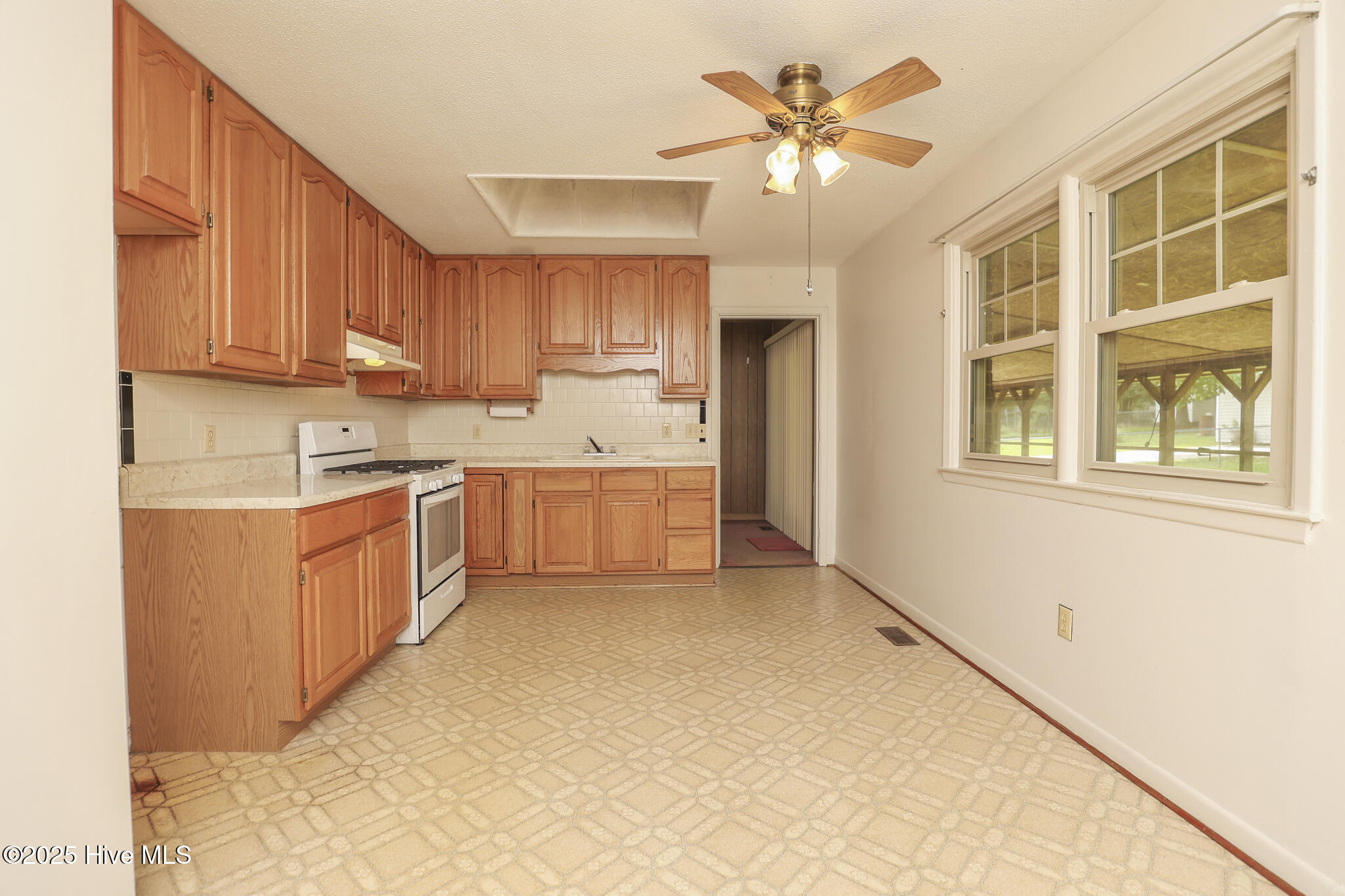 16 Colonial Drive, Jacksonville, NC 28546 – photo 10: 16 Colonial-37