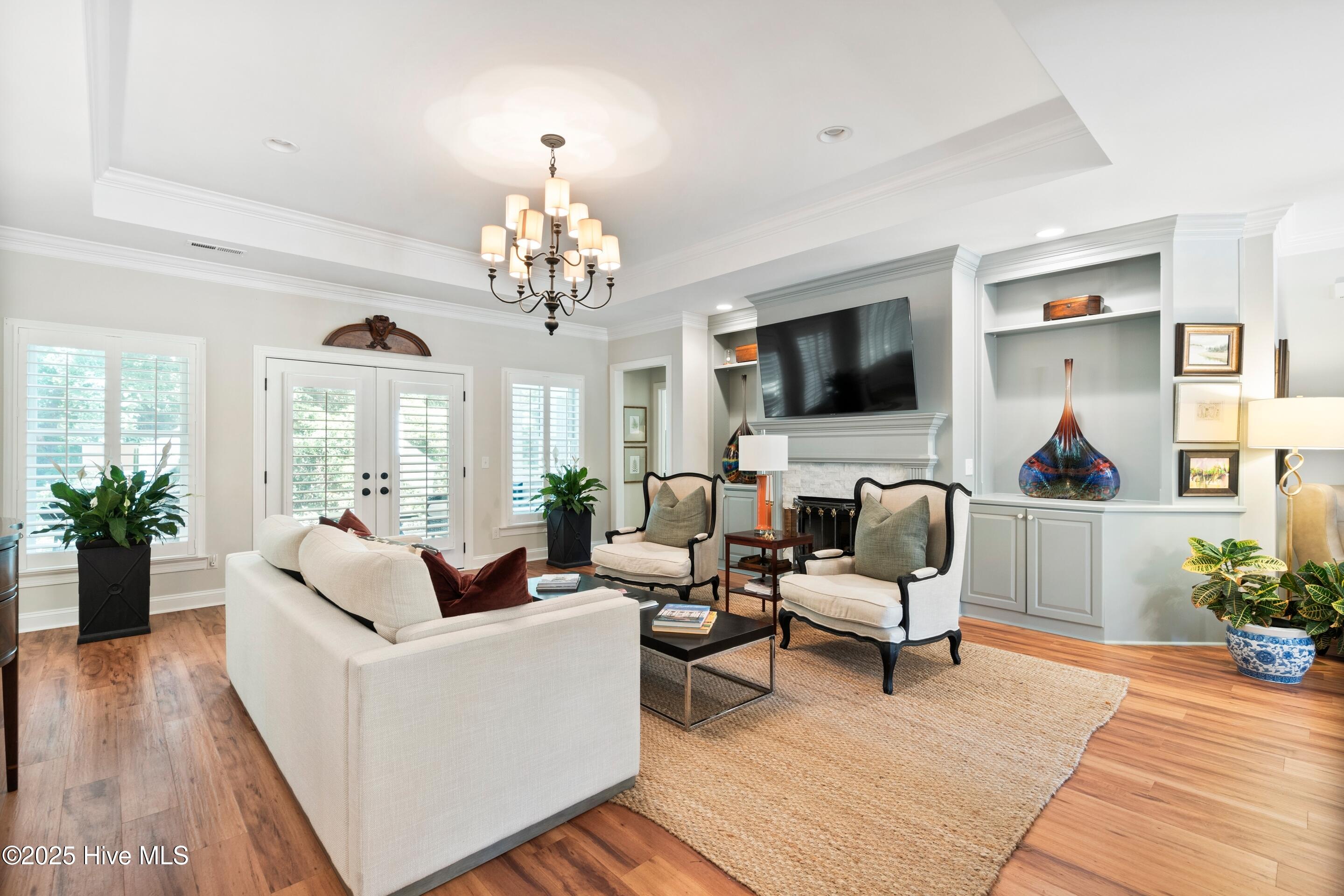 100520389 | Photo 16