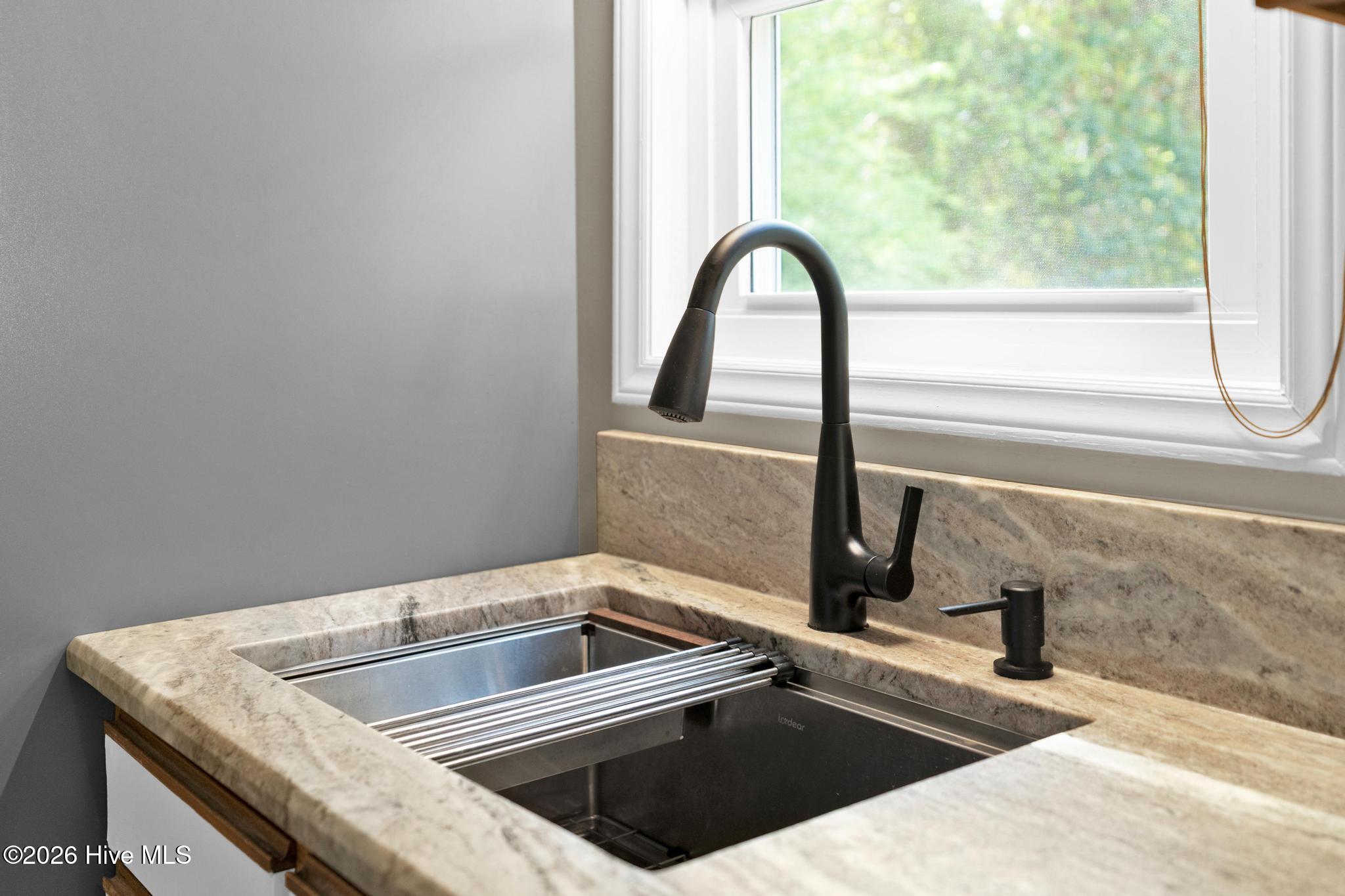 100566412 | Photo 36