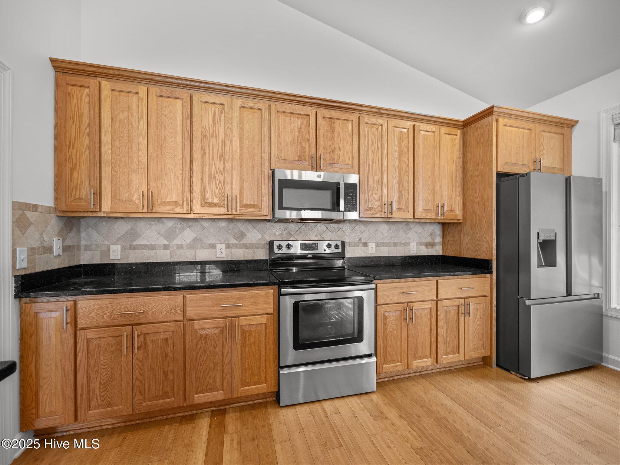 100536382 | Photo 23