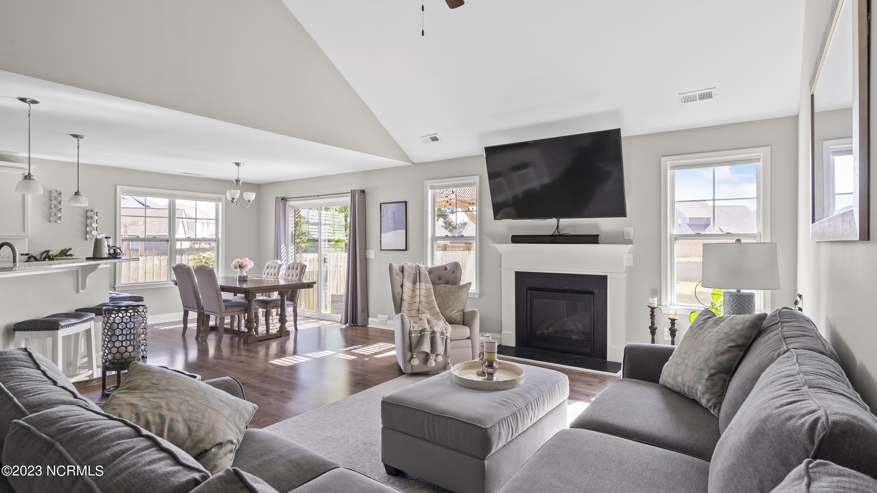 100563607 | Photo 11