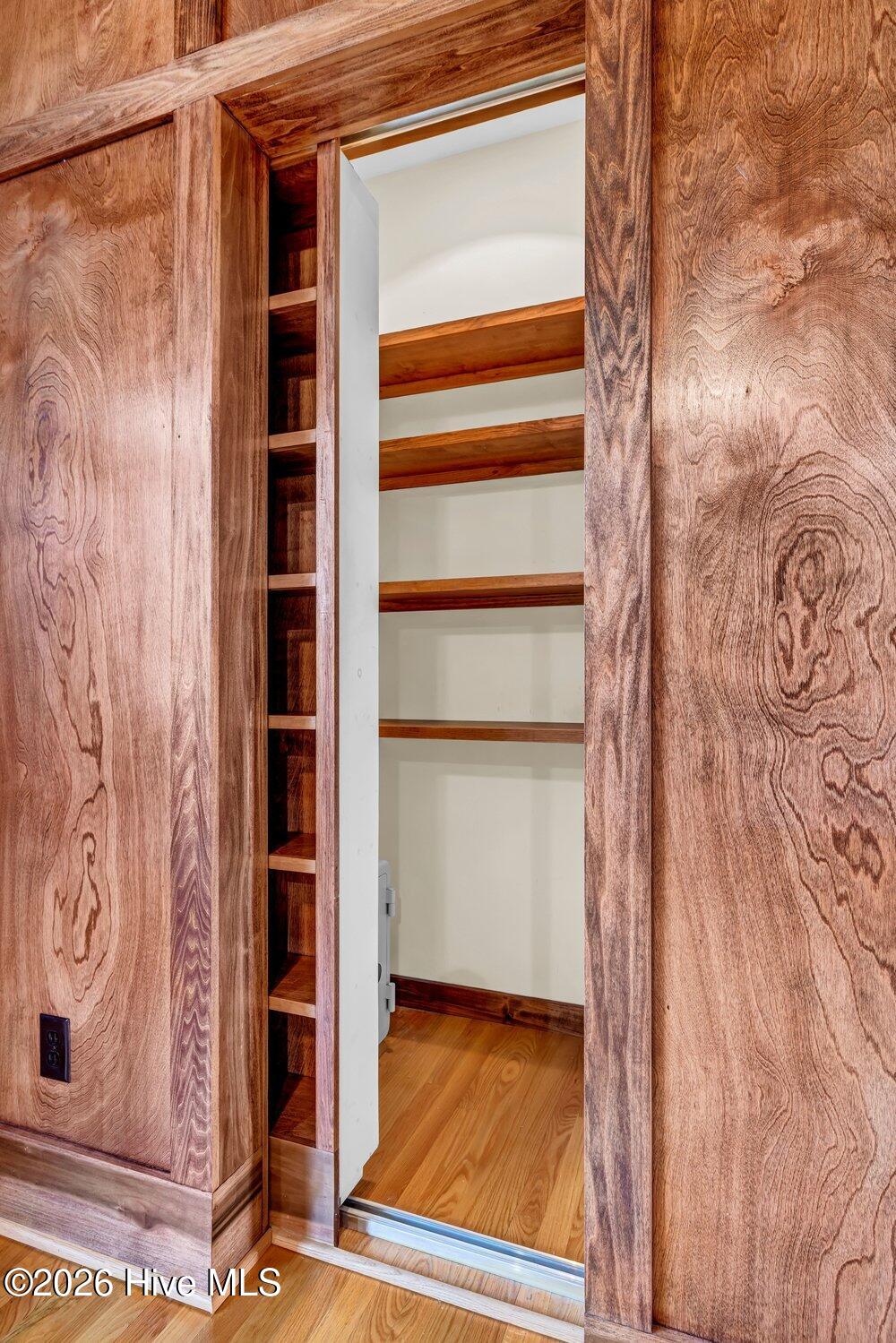 100558488 | Photo 22