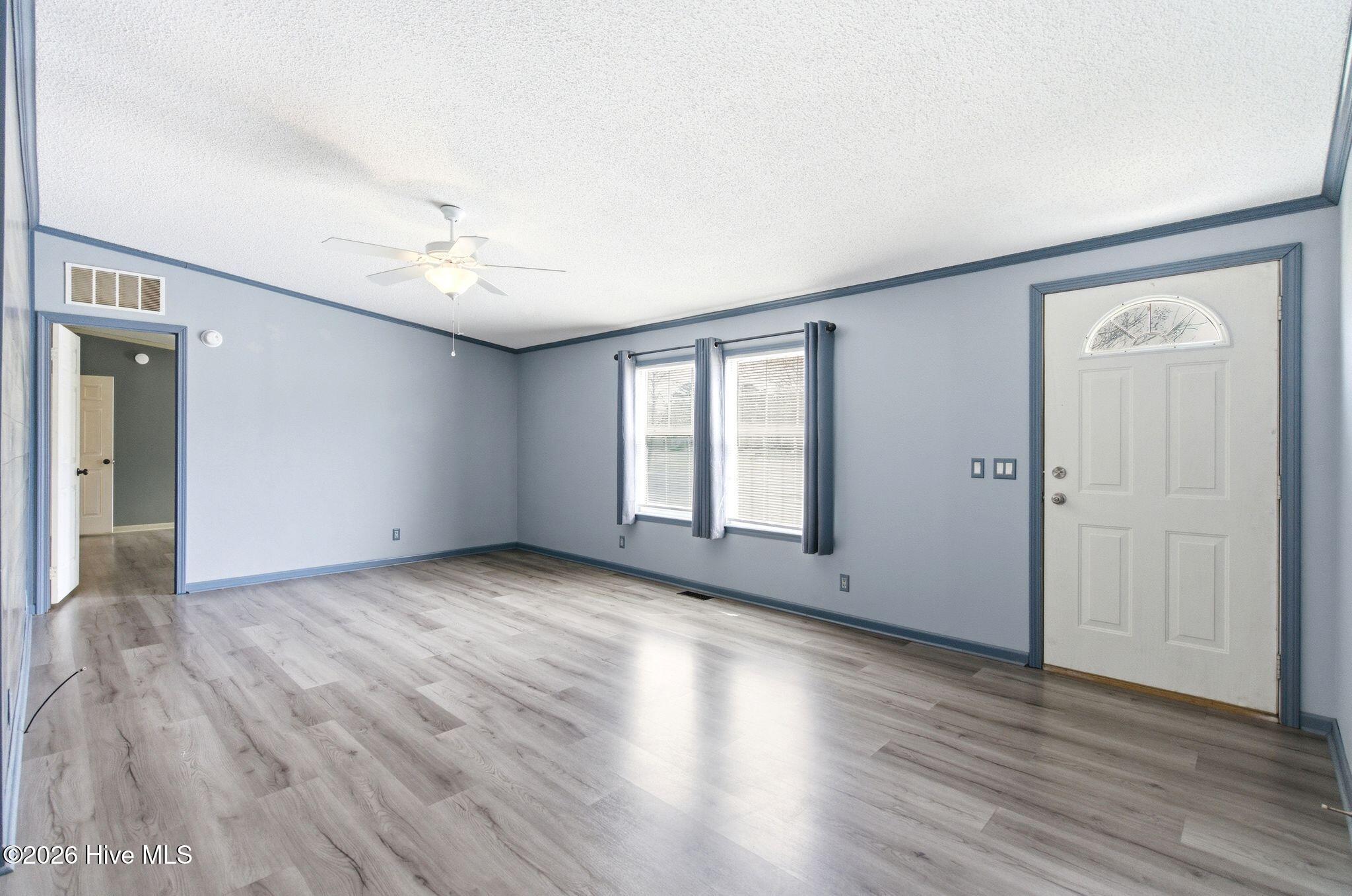 100561551 | Photo 10