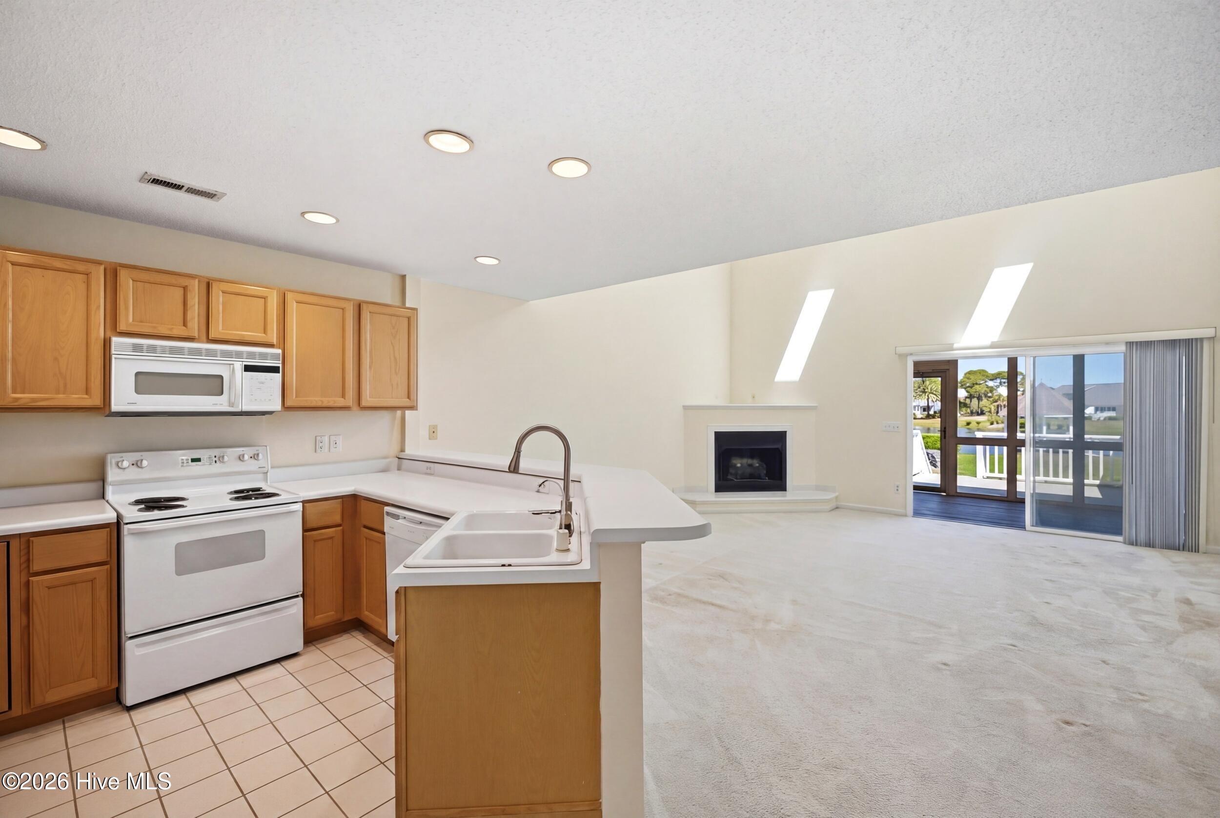 100566721 | Photo 14