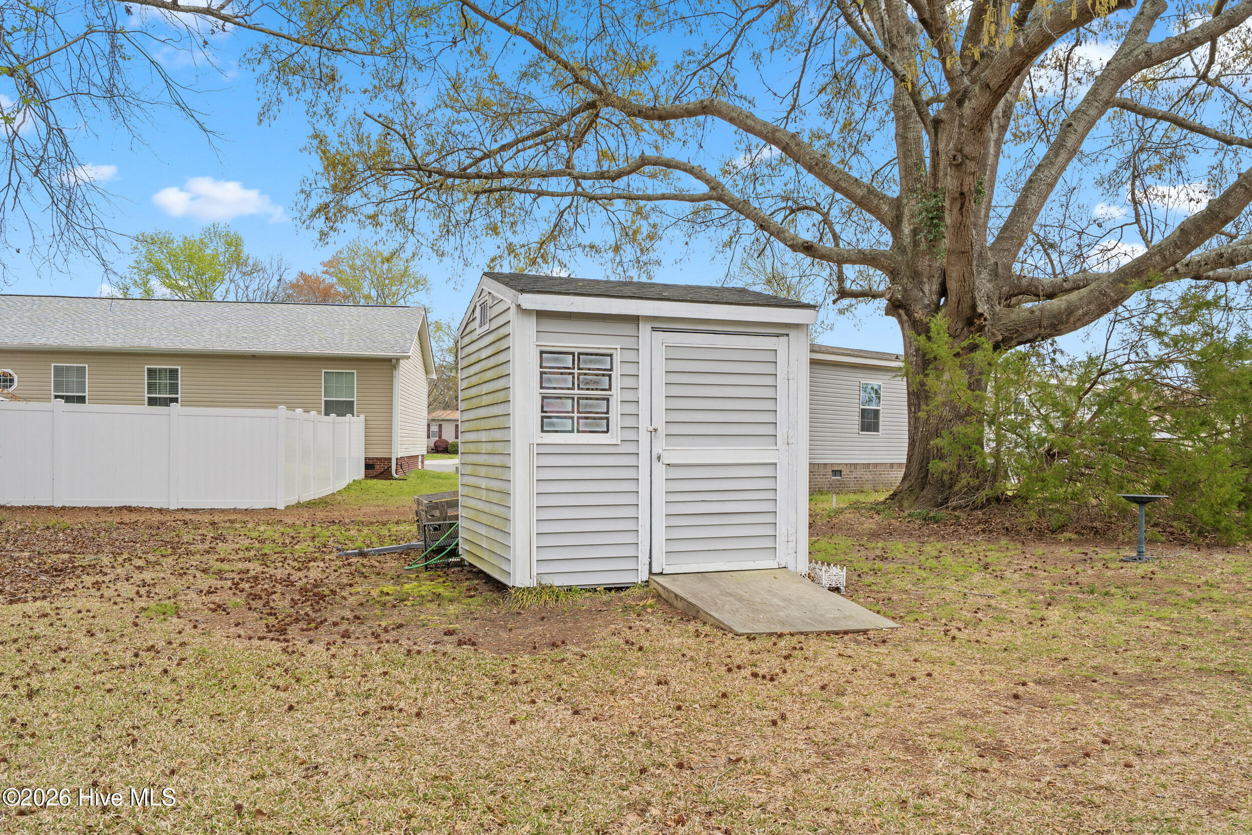 100562690 | Photo 33