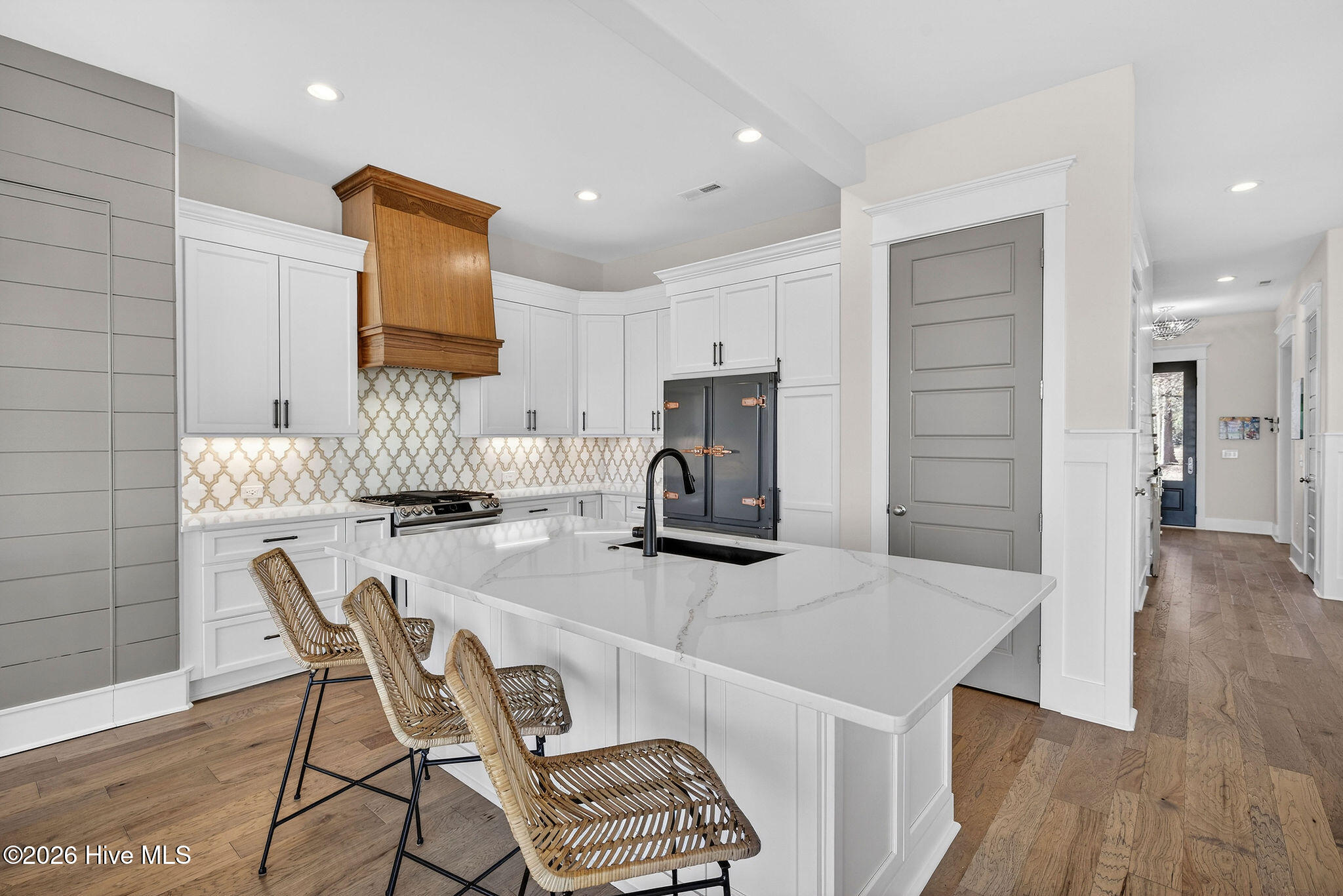 100552063 | Photo 27