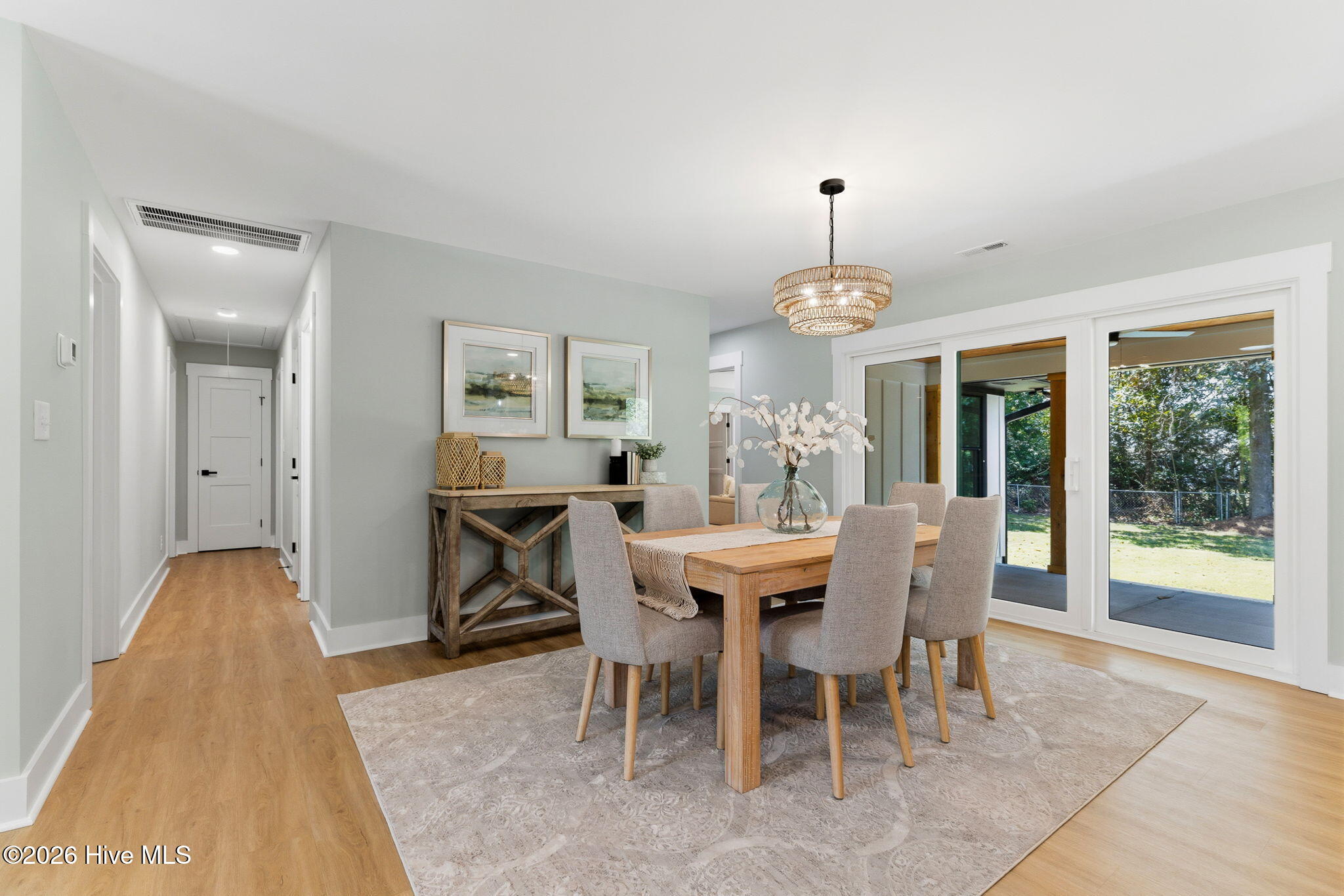 100569769 | Photo 30