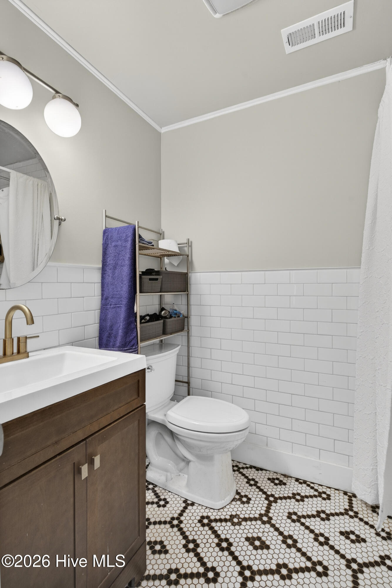 100558710 | Photo 33