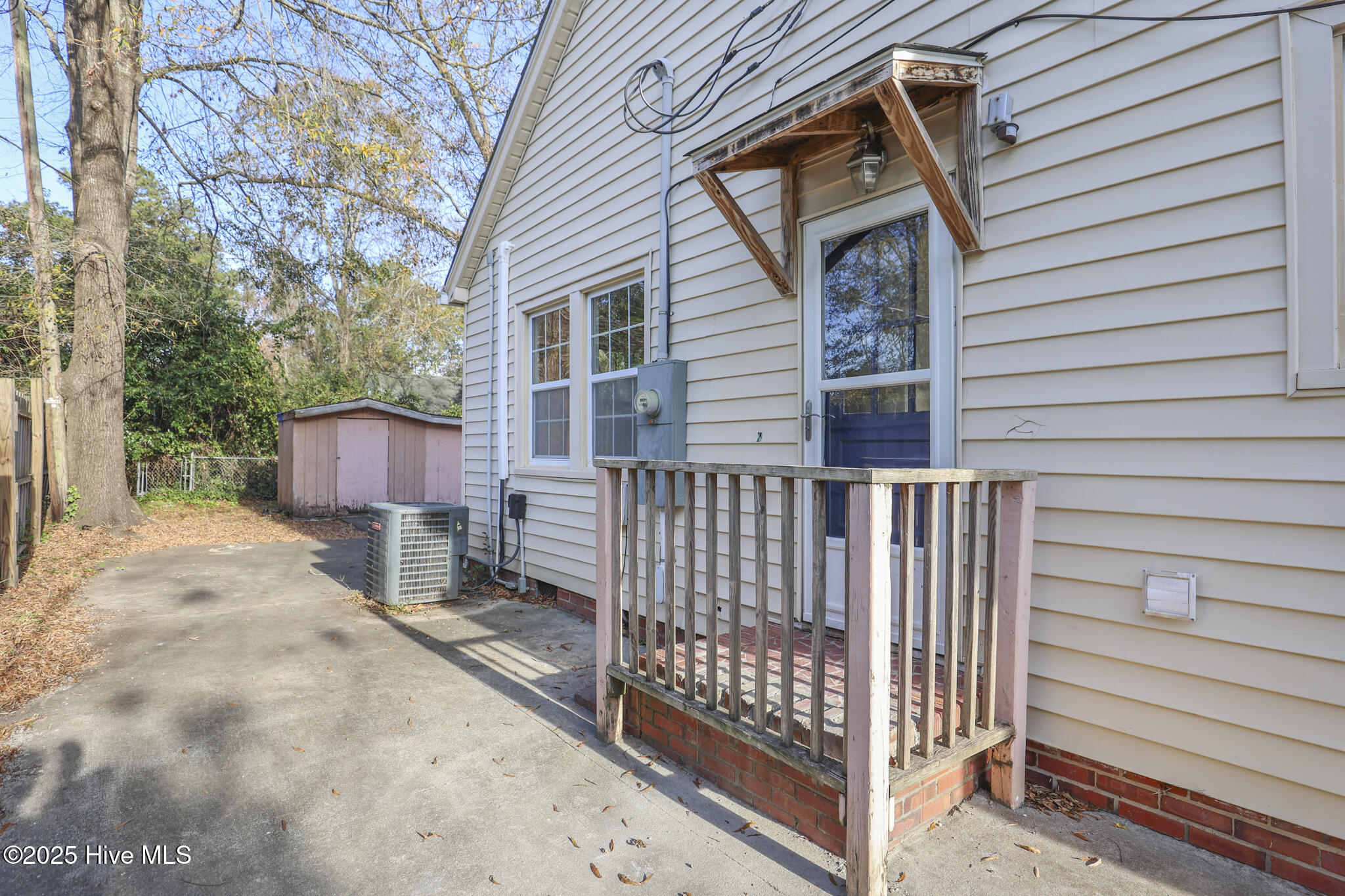 100542091 | Photo 45