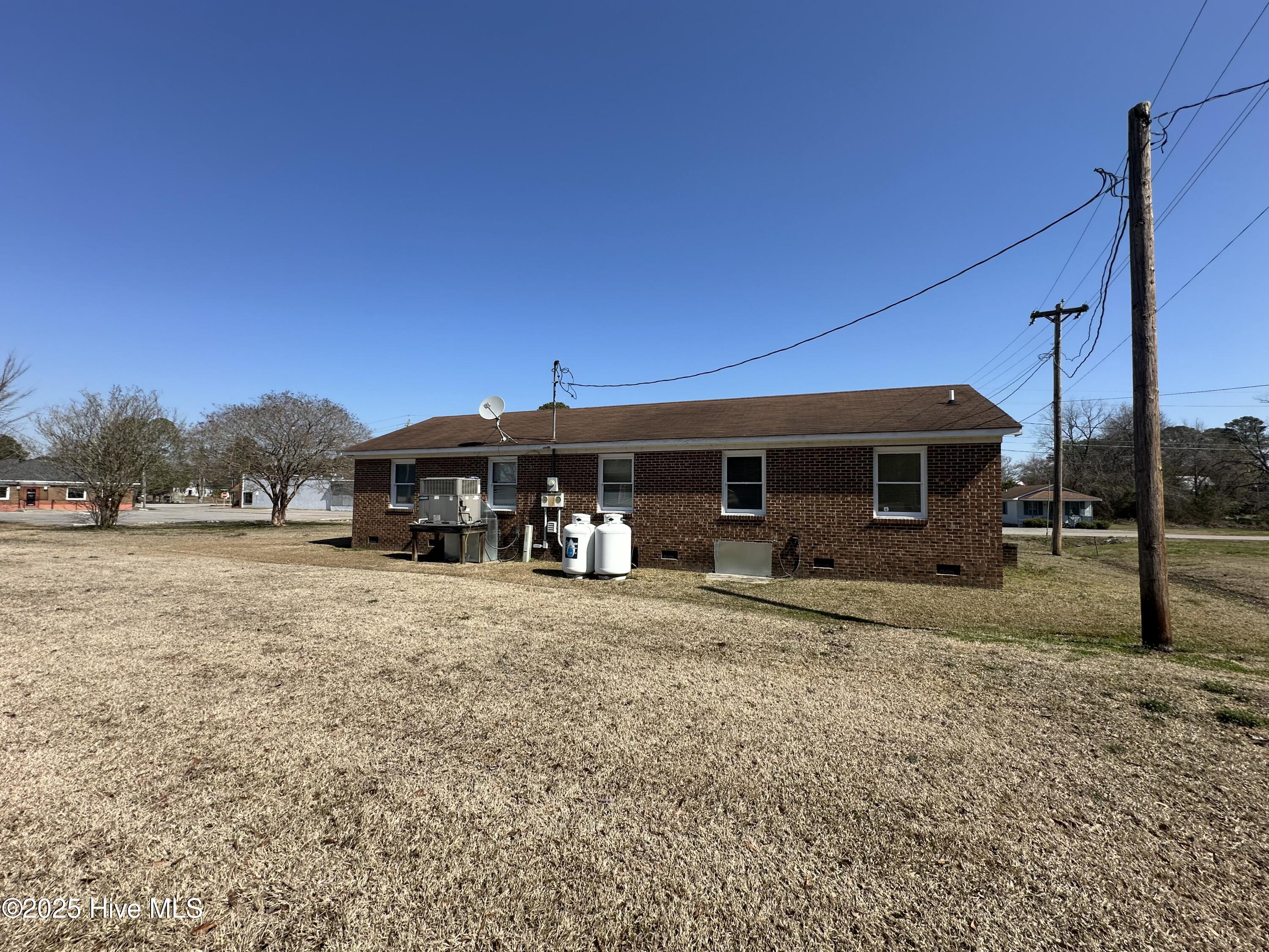 Exterior photo of 101 Sutton Drive, Windsor, NC 27983. MLS: 100585061