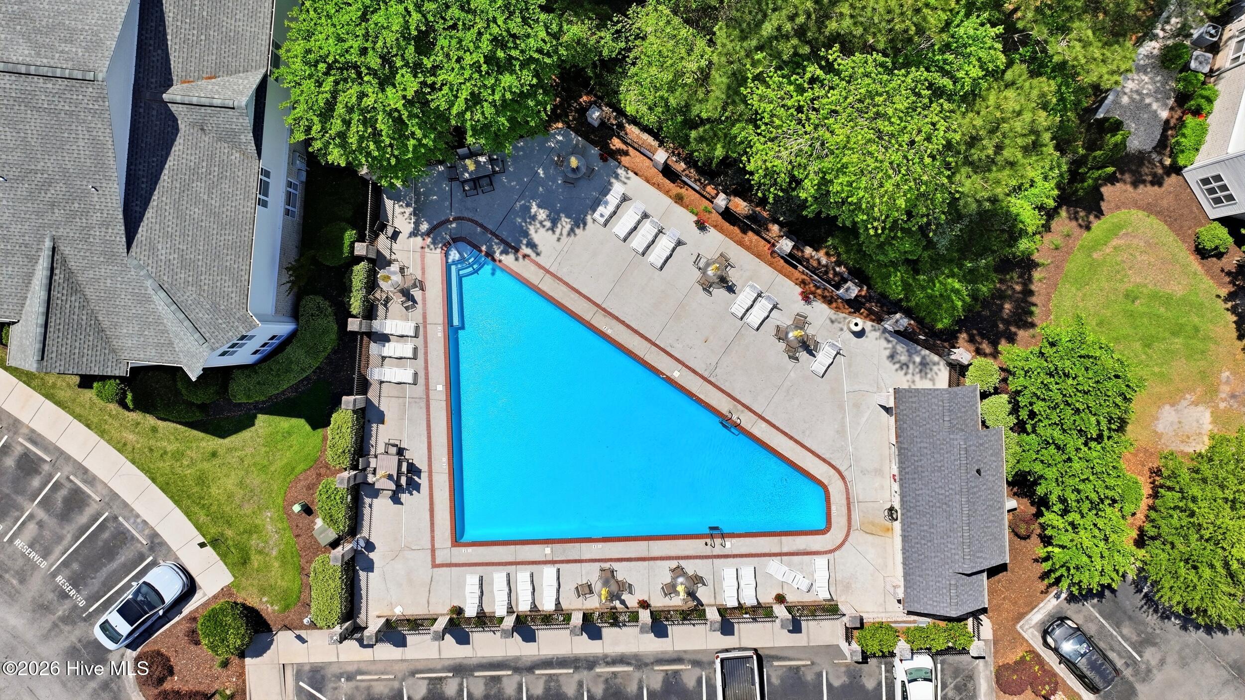 100568042 | Photo 17