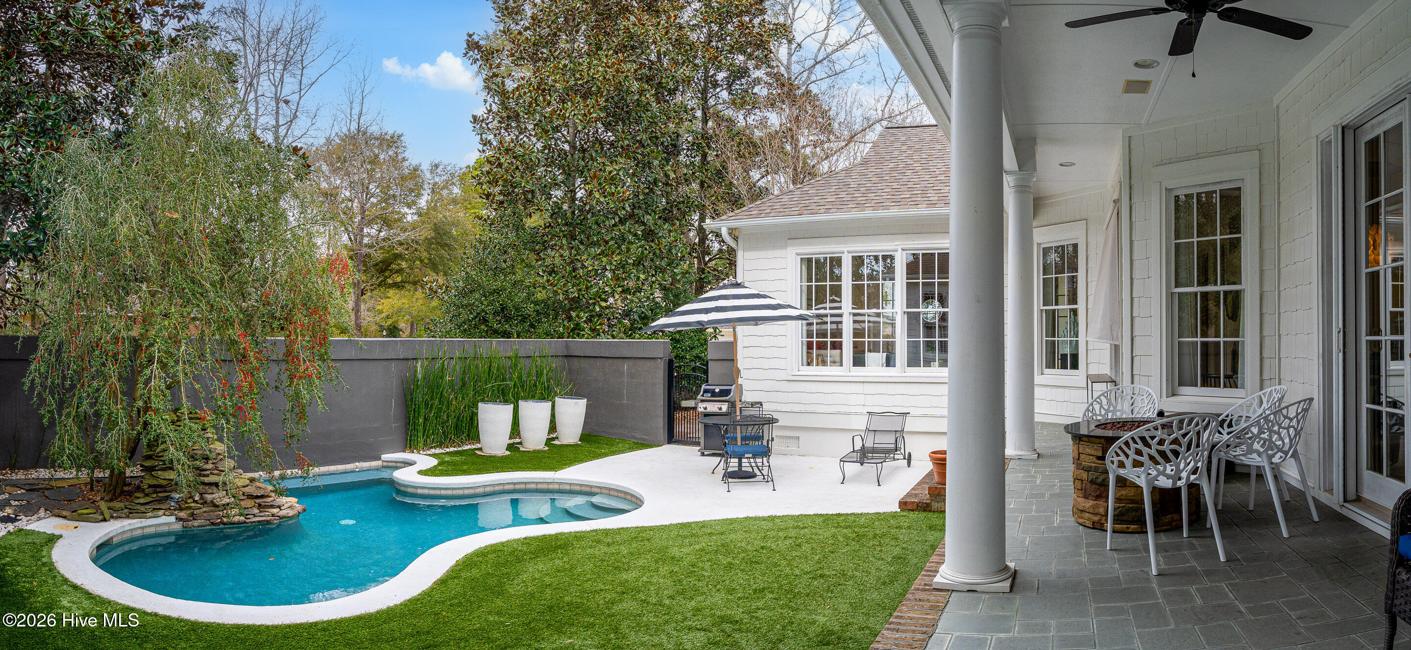 100552027 | Photo 45