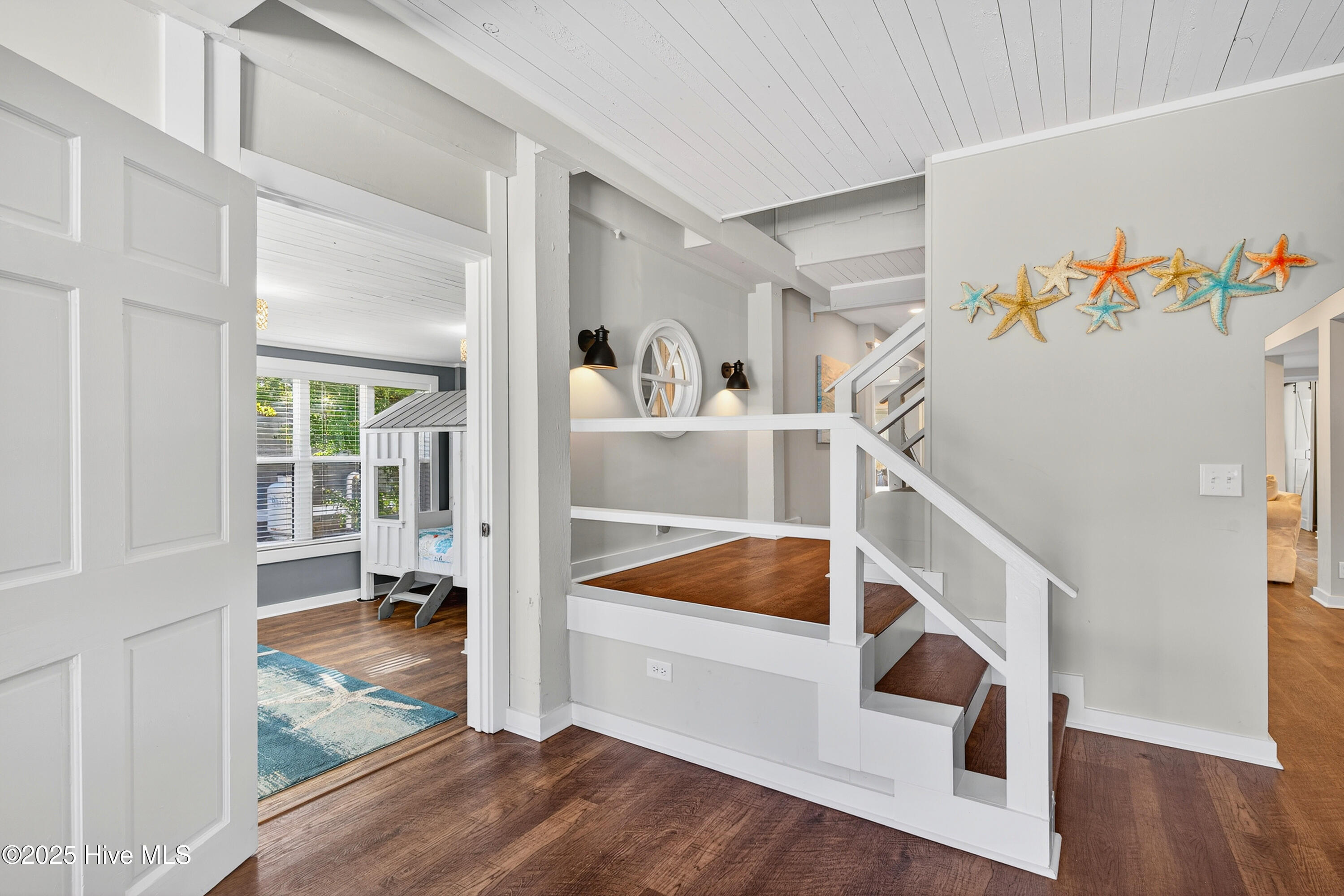 100537887 | Photo 11