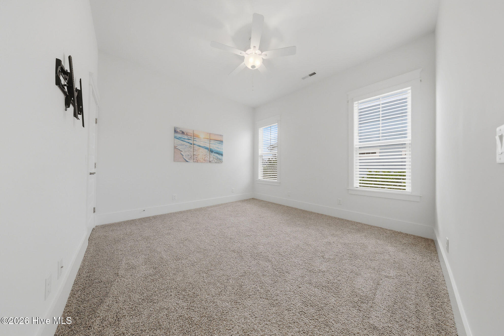 100562967 | Photo 36