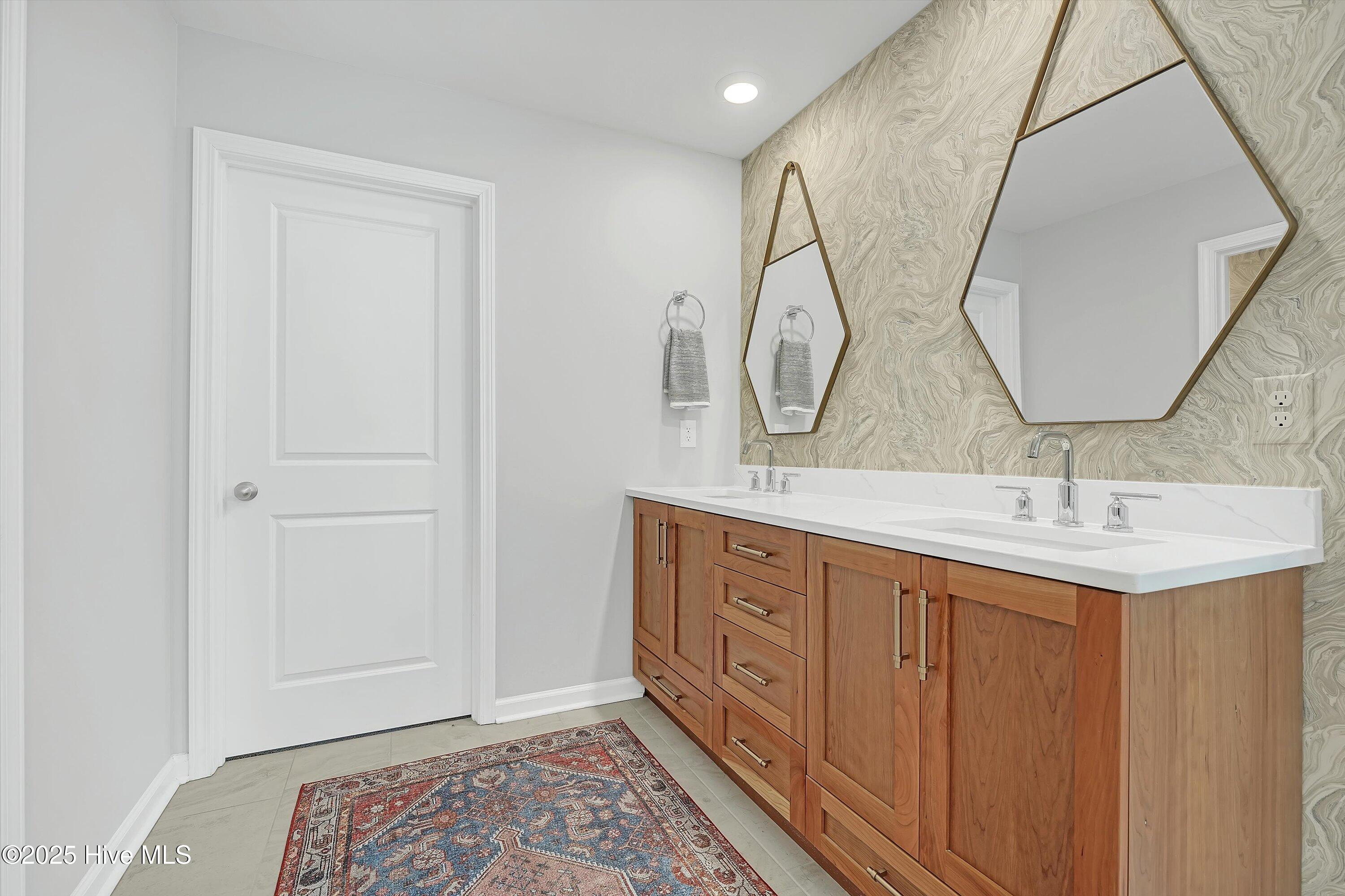 100511892 | Photo 25