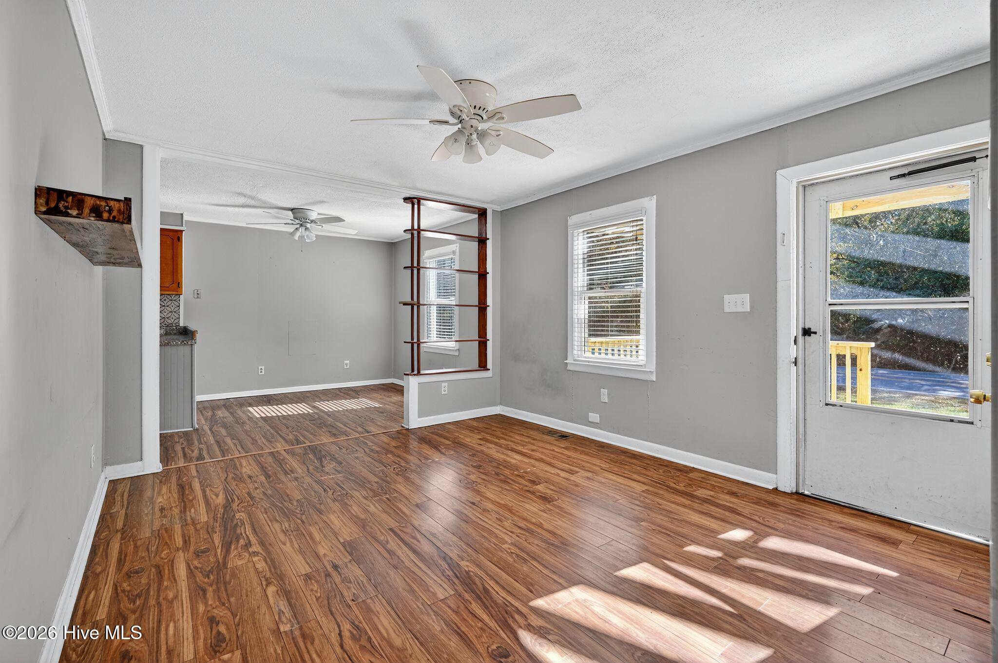 100553943 | Photo 11