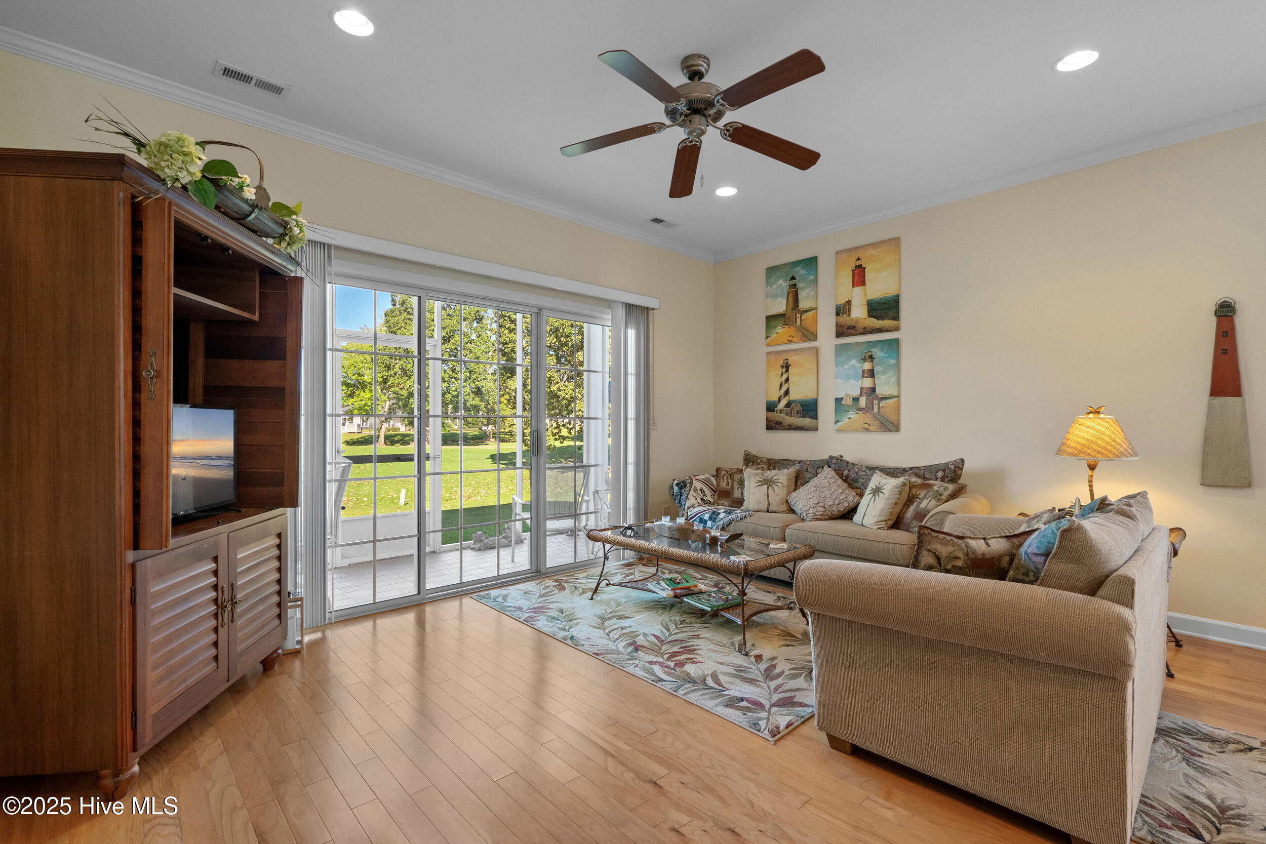 100536950 | Photo 14