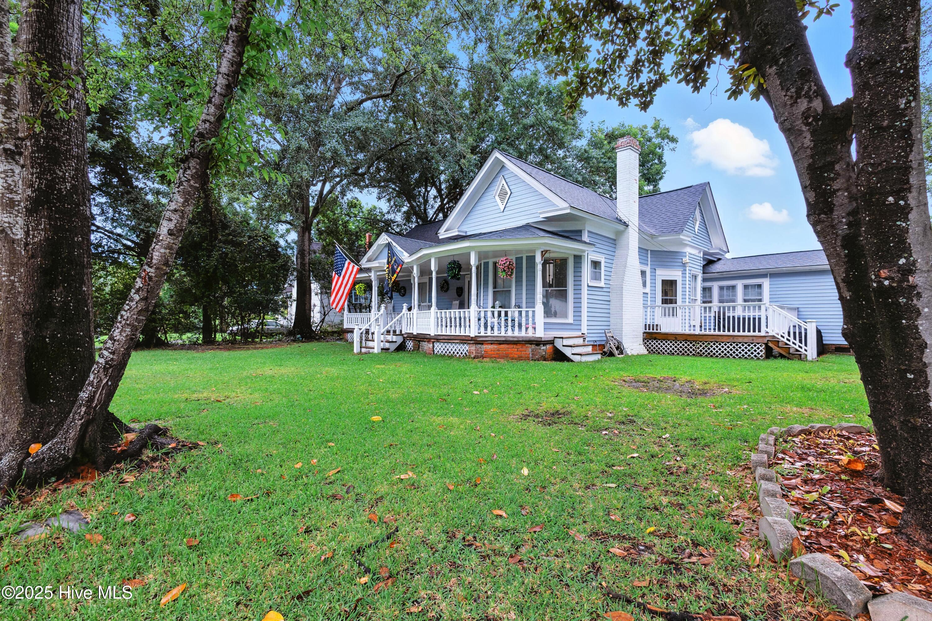 Homes for sale in Burgaw, NC | 207 S Walker St, Burgaw, NC 28425 | MLS# 100525104