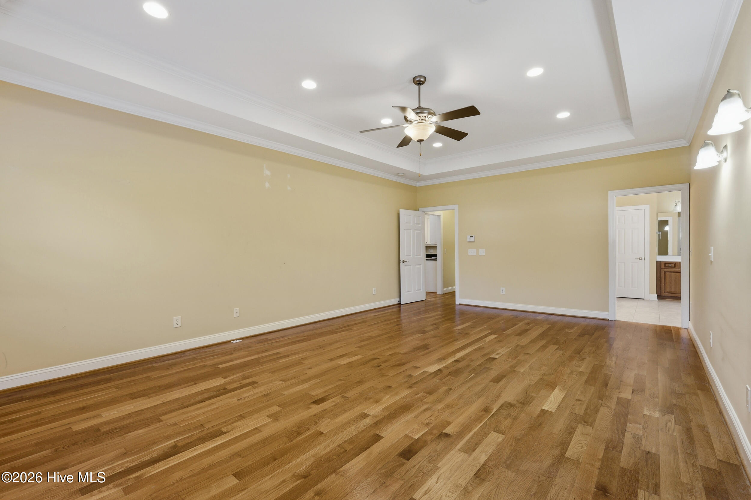 100567096 | Photo 39