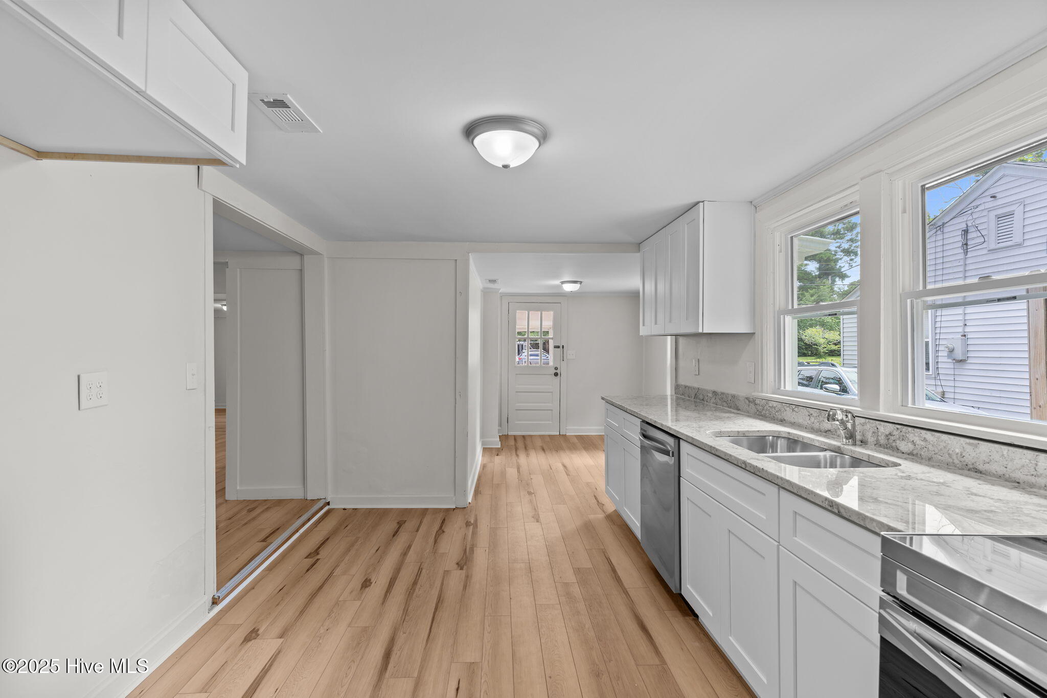 100556871 | Photo 17