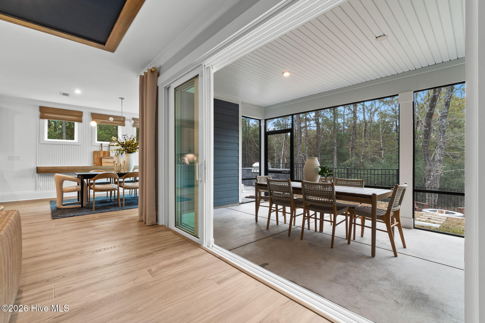 100552049 | Photo 35