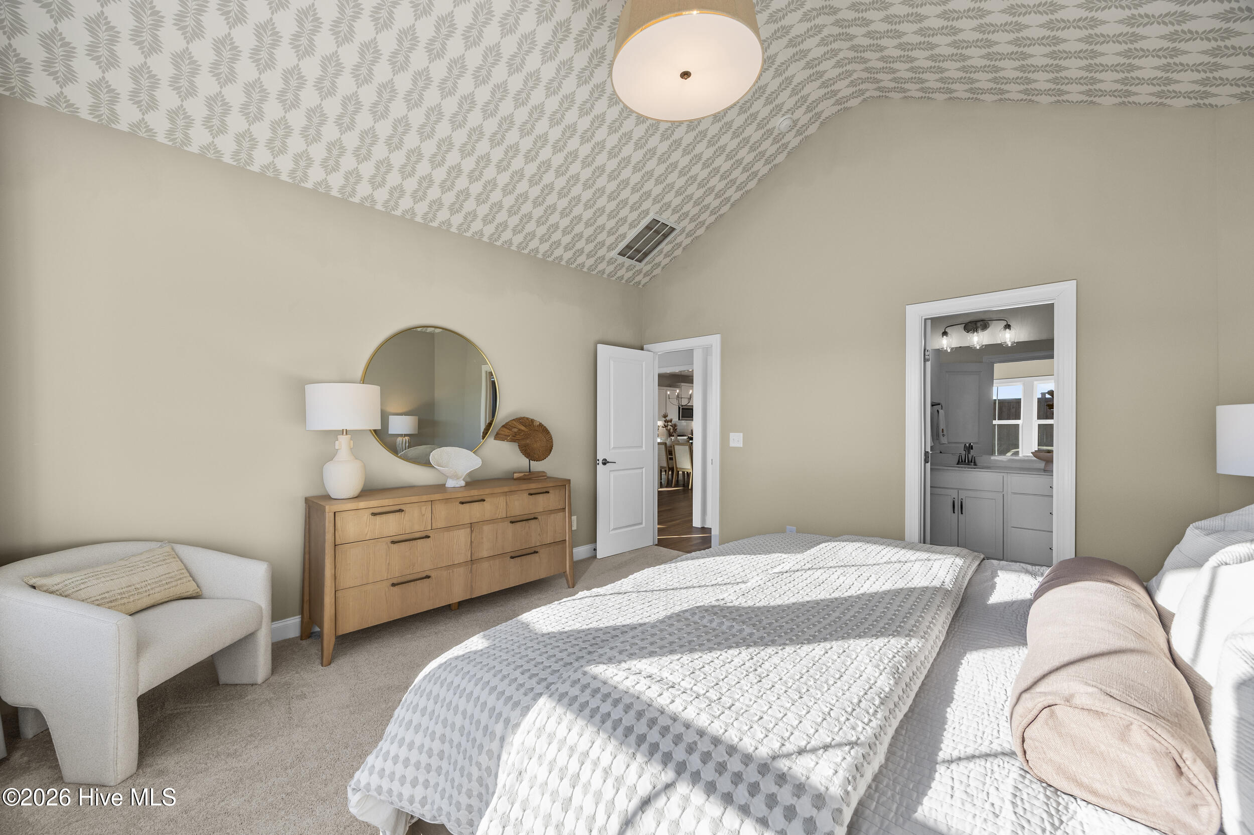 100556247 | Photo 22