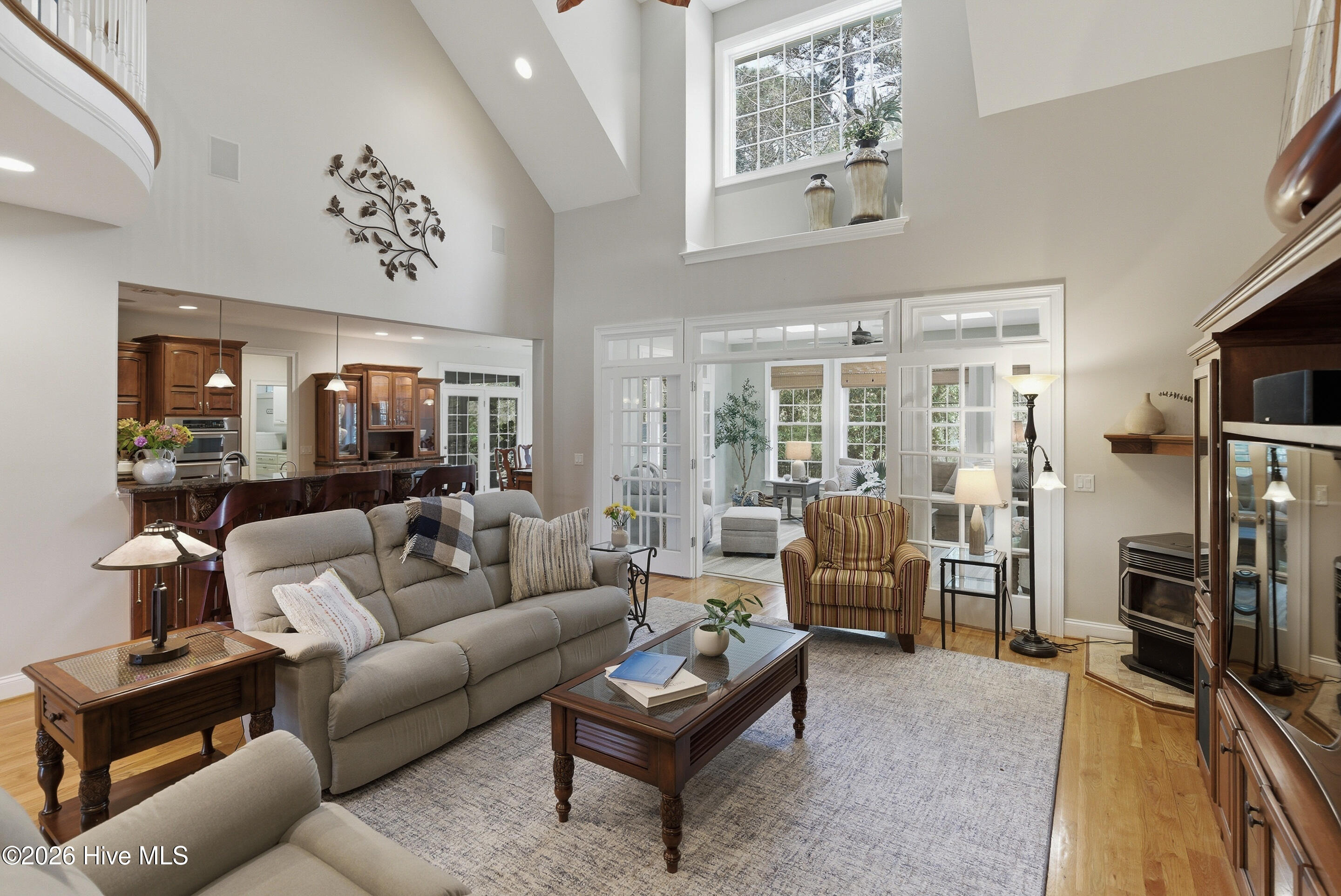 100563976 | Photo 16