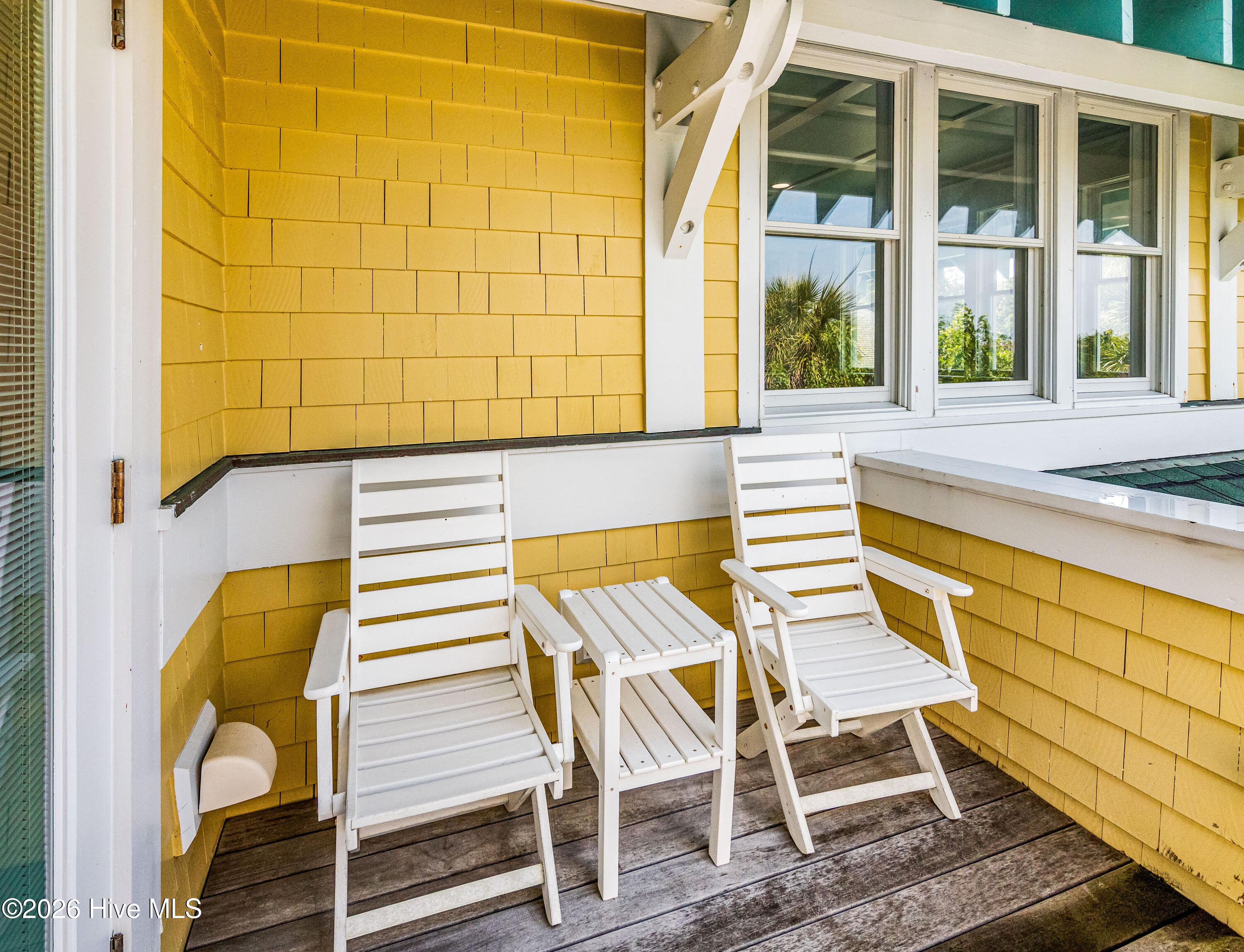 100565822 | Photo 40