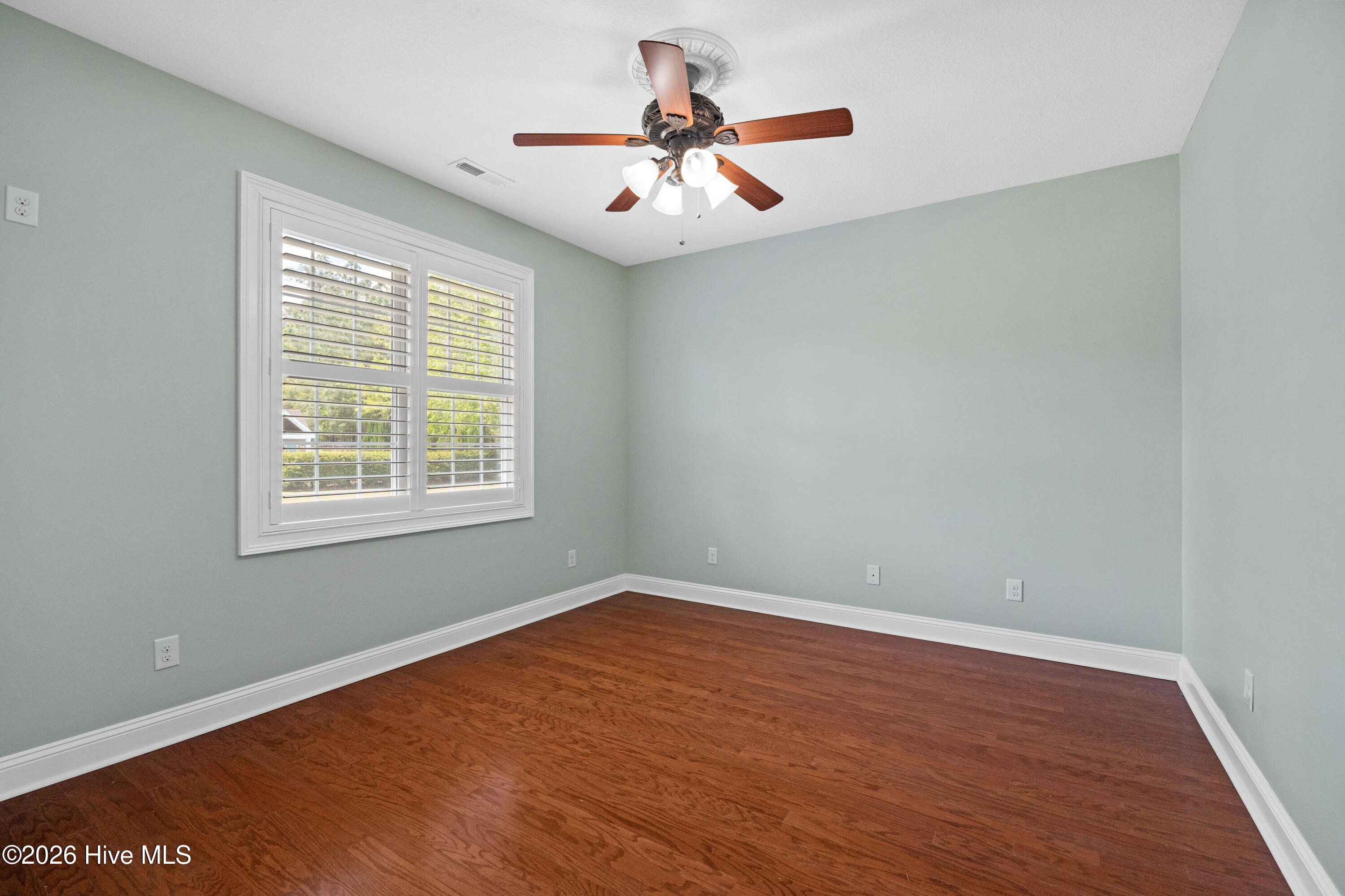 100565289 | Photo 43