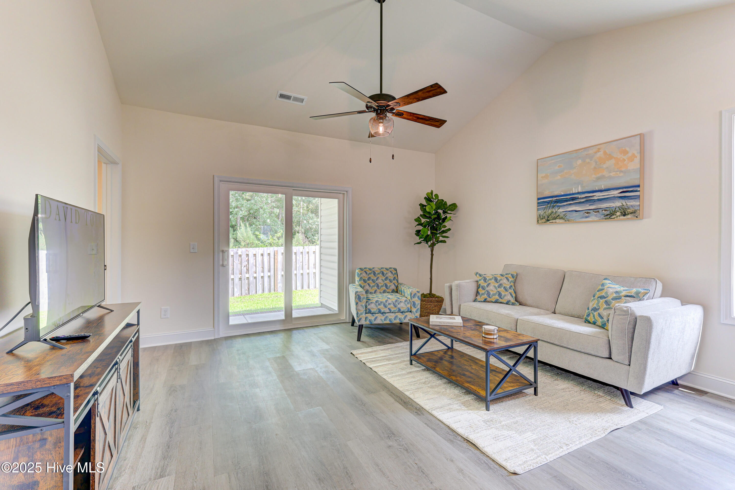 100515116 | Photo 16