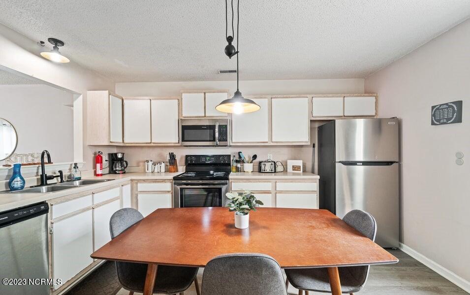 100556825 | Photo 15