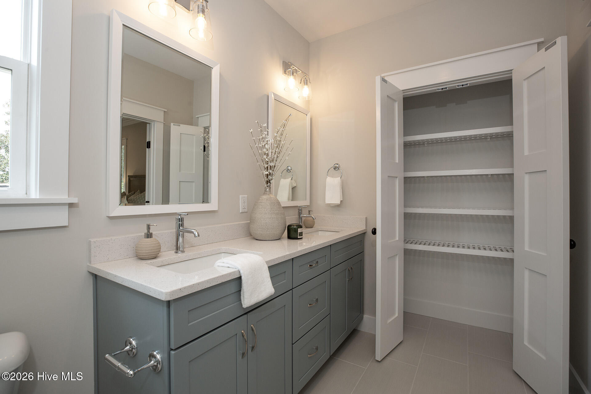 100562068 | Photo 20