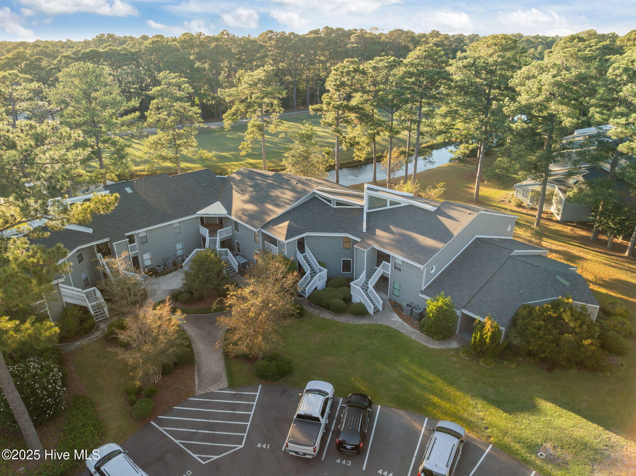 100537179 | Photo 34